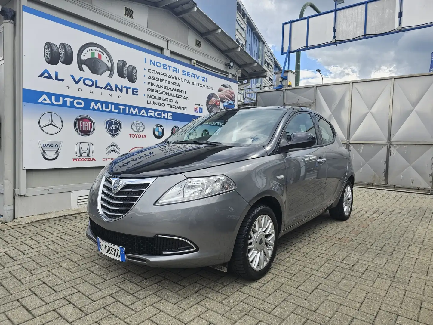 Lancia Ypsilon 1.2 69 CV 5 porte Gold Grigio - 2