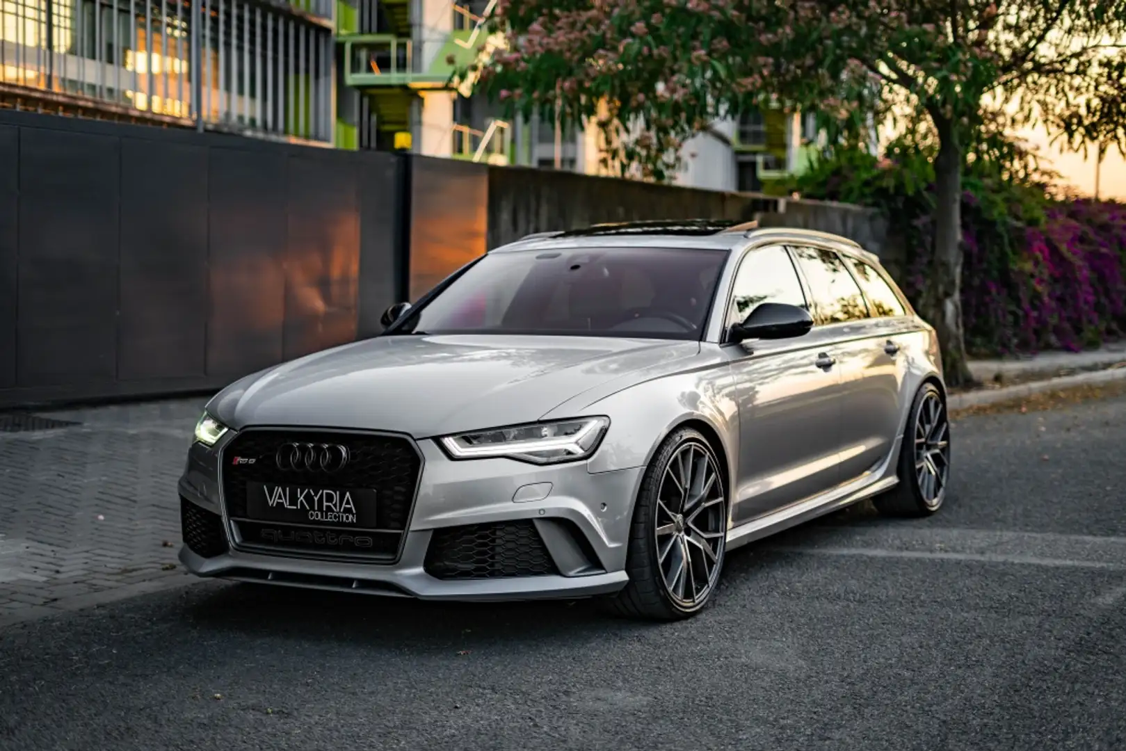 Audi RS6 RS 6 Avant 4.0 TFSI performance Q. Tip. Grau - 1