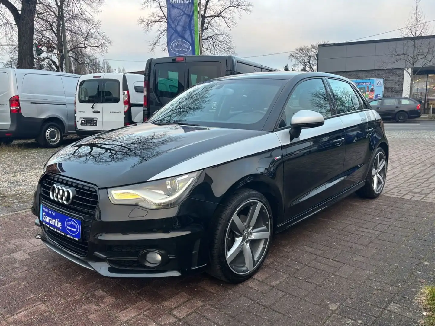 Audi A1 Sportback S-LINE admired+KLIMAAUT.NAVI+XENON Schwarz - 1
