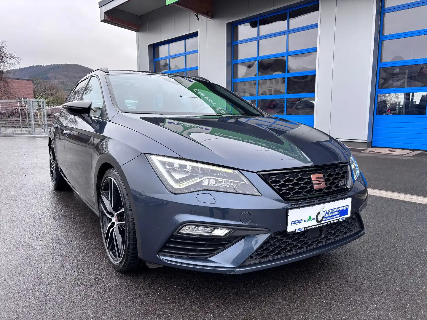 SEAT Leon ST Cupra 300 4Drive LED NAV PANO LEDER ACC Gris - 2