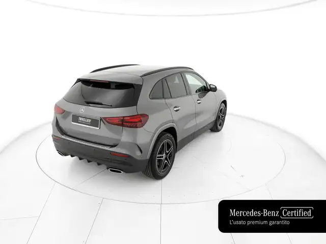 Mercedes-Benz Gla view 3