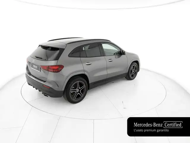 Mercedes-Benz Gla view 4