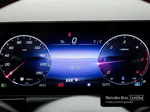 Mercedes-Benz Gla view 12