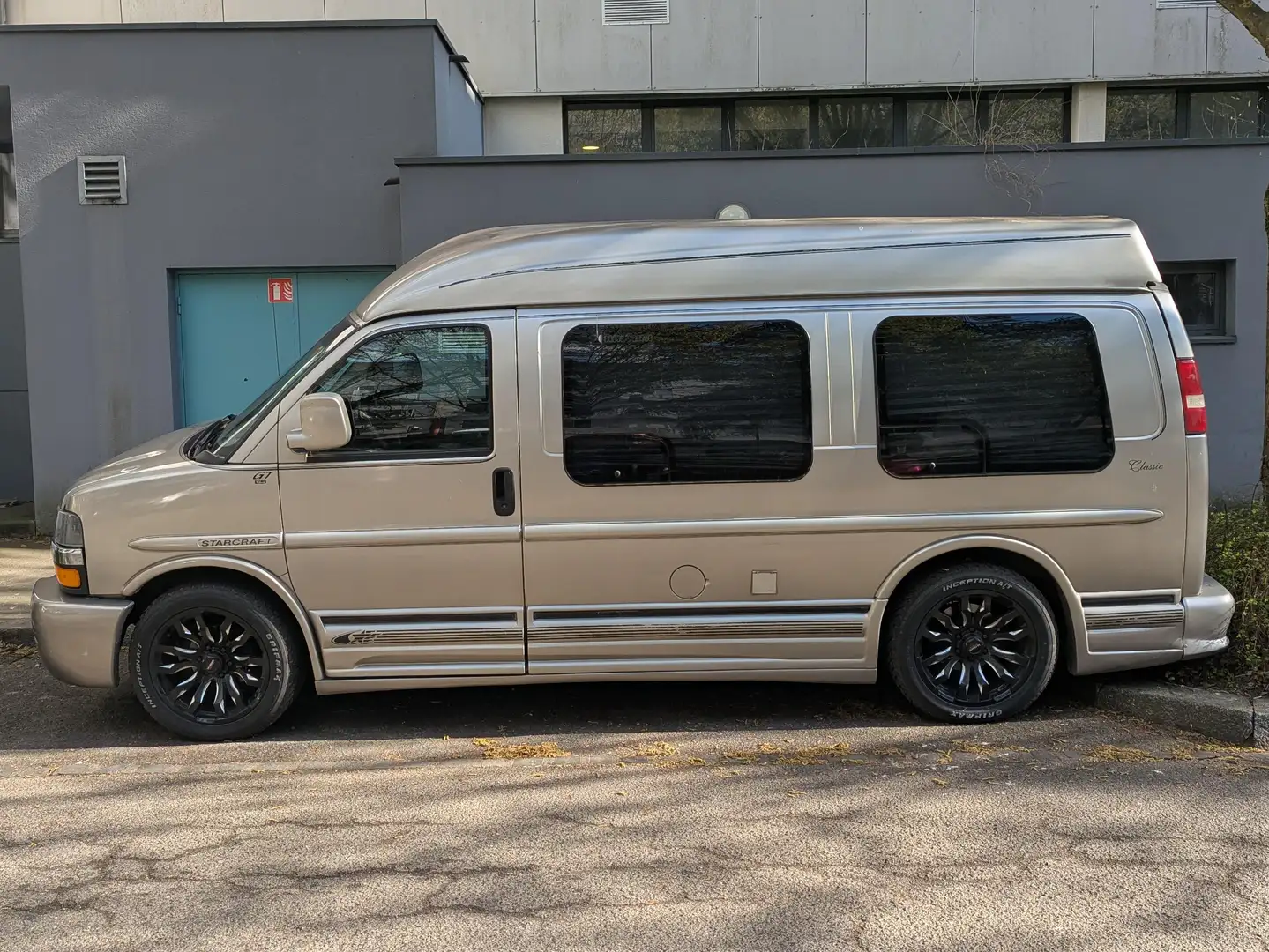 Chevrolet Express GMC Truck / Chevrolet Van Starcraft Gold - 1