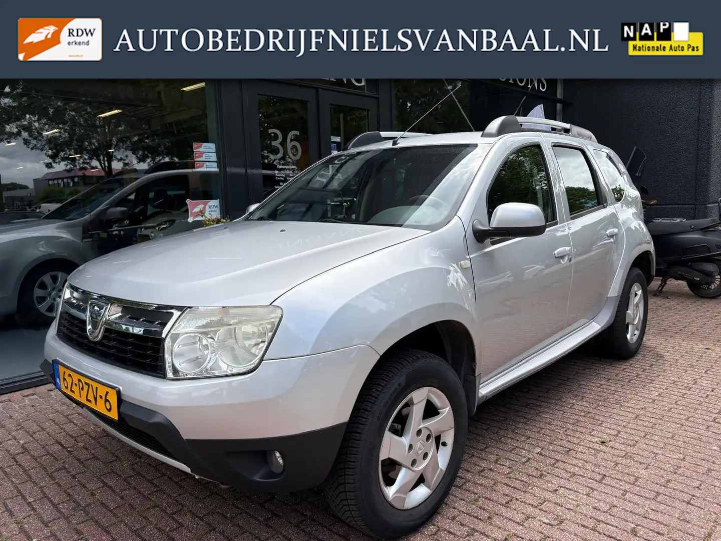 Dacia Duster 1.6 Lauréate 2wd Airco/Trekhaak/131Dkm NAP Gri - 1