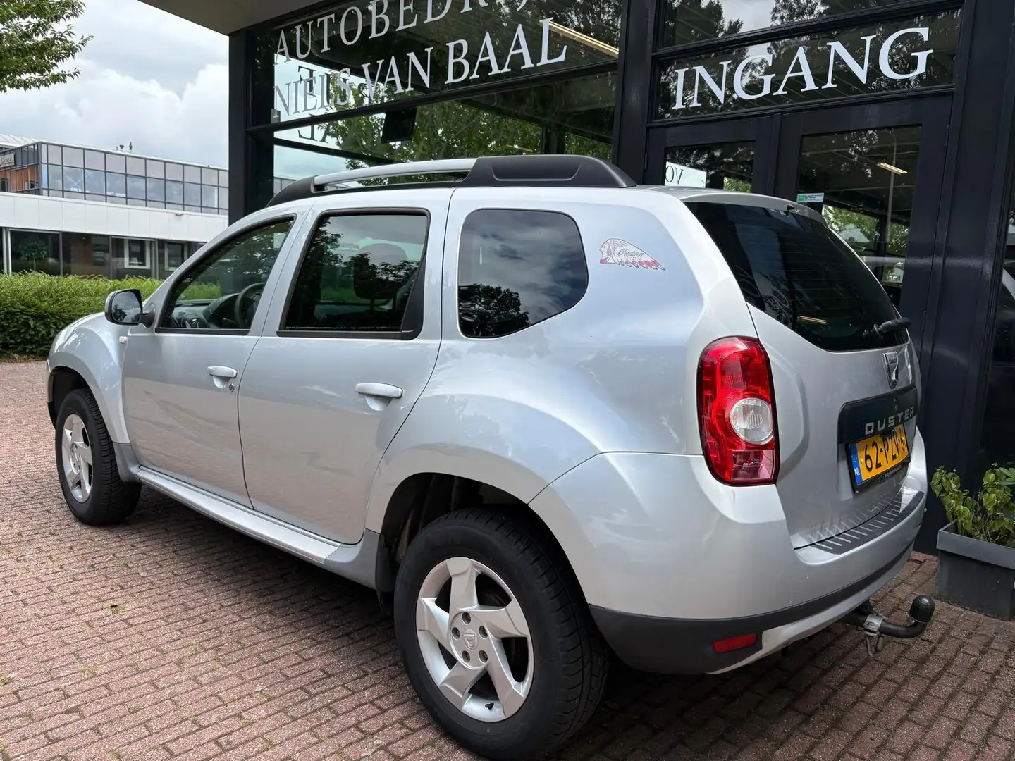 Dacia Duster 1.6 Lauréate 2wd Airco/Trekhaak/131Dkm NAP Gri - 2