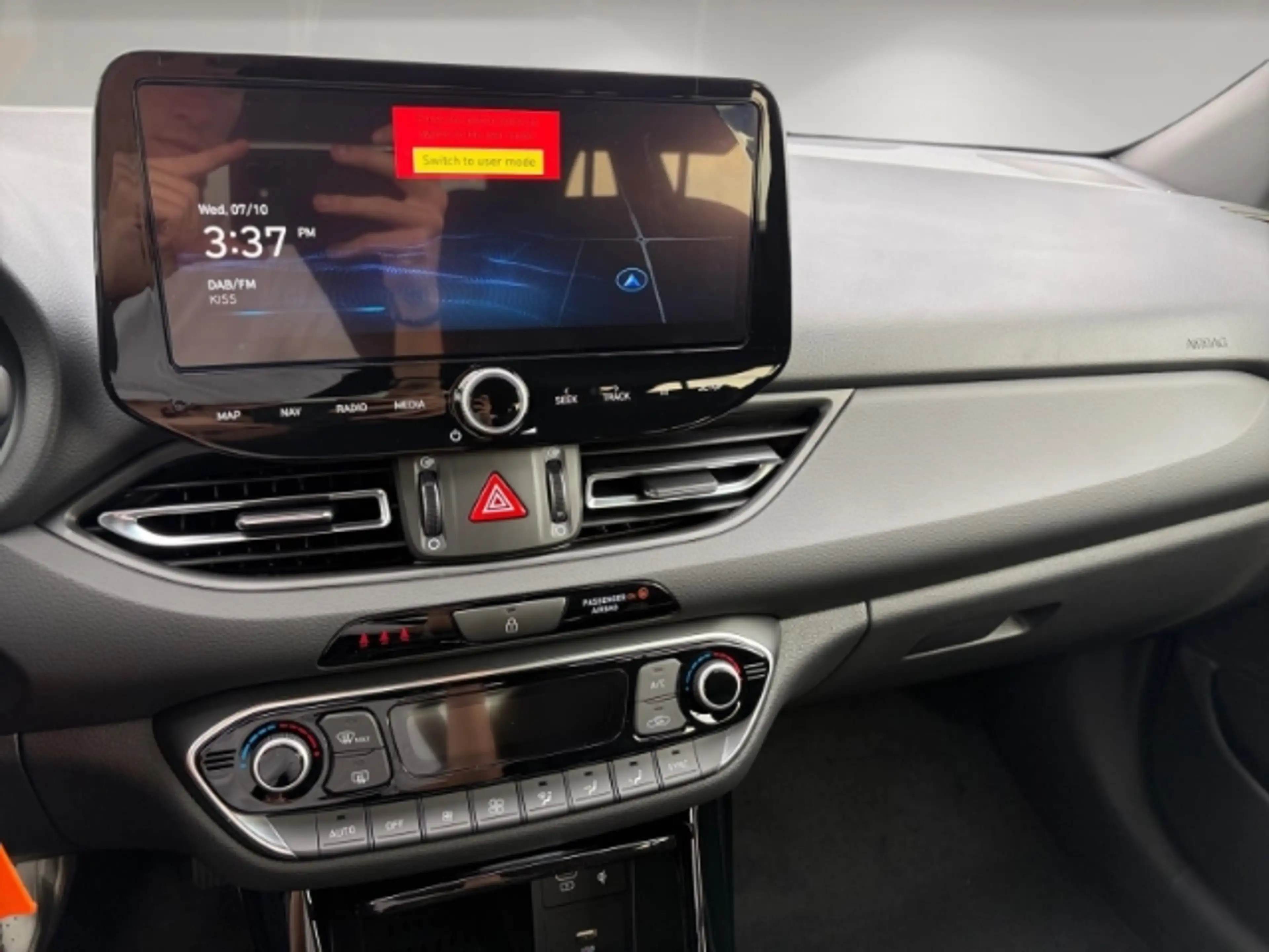 Hyundai i30 1.6 Trend/Automatik/Navi/Sitzheizung/LED/Spurhalte — photo 9