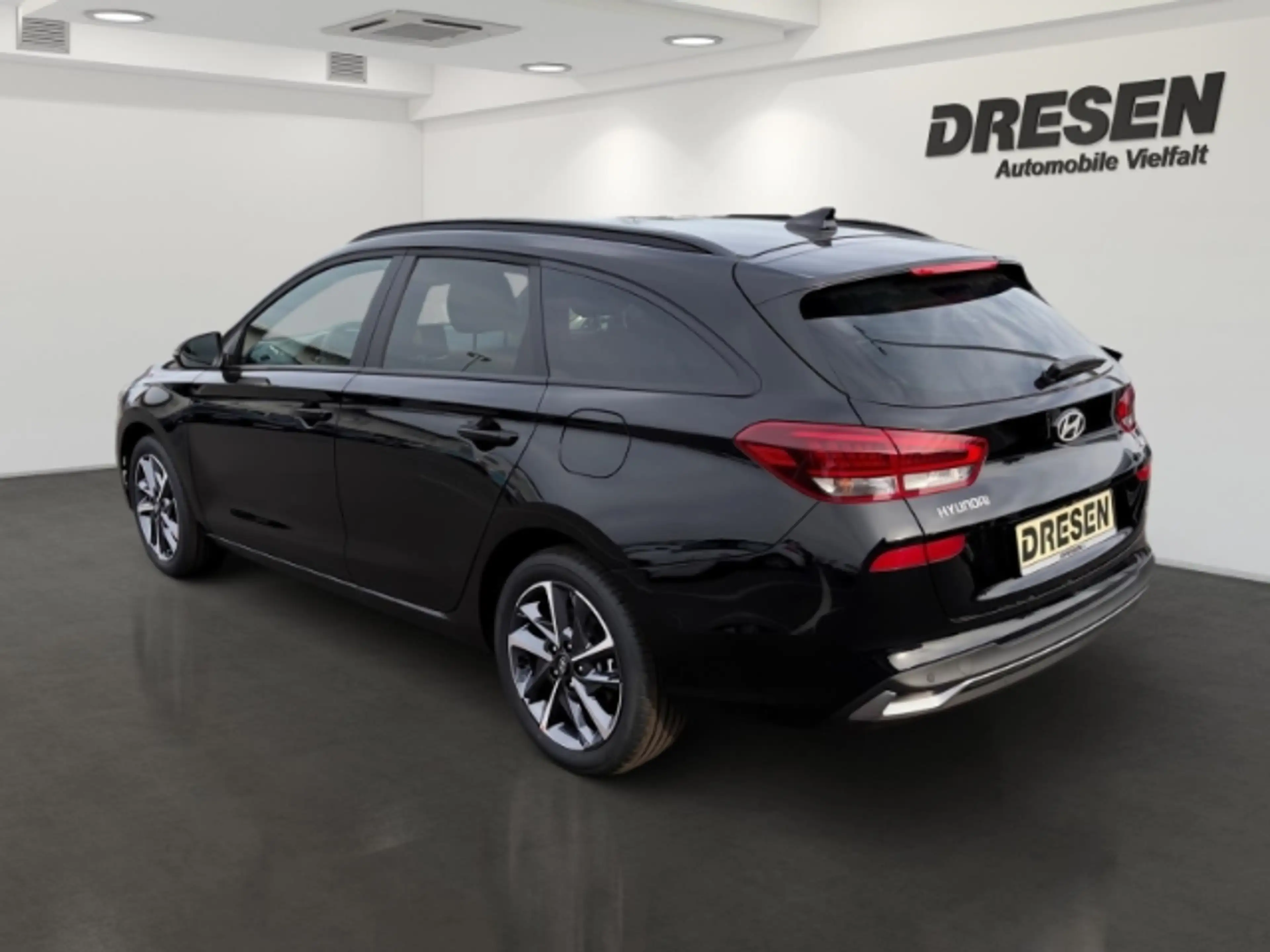 Hyundai i30 1.6 Trend/Automatik/Navi/Sitzheizung/LED/Spurhalte — photo 4