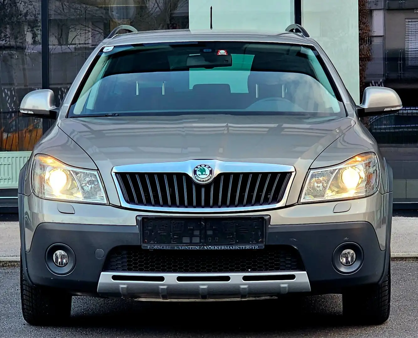 Skoda Octavia Scout 4X4""Neues ÖAMTC Pickerl""Neues Service"" Grau - 2