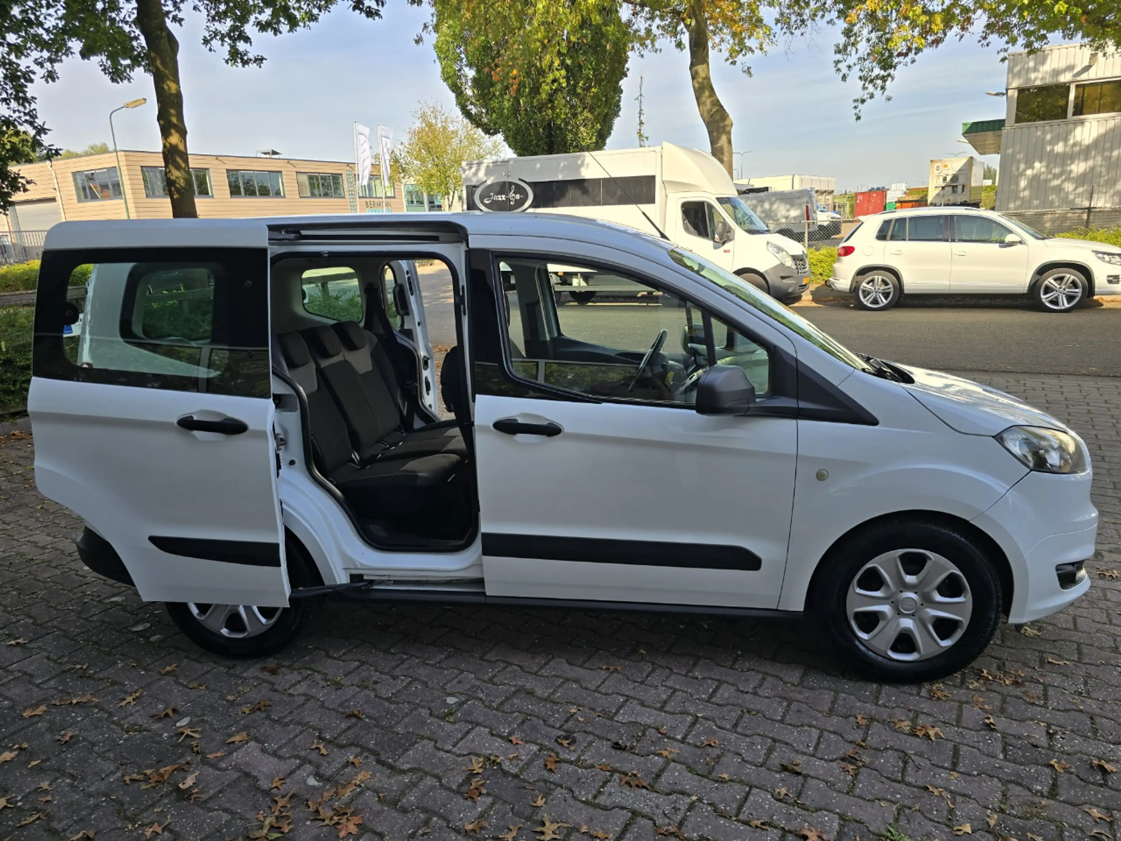 Ford Tourneo Courier — photo 7