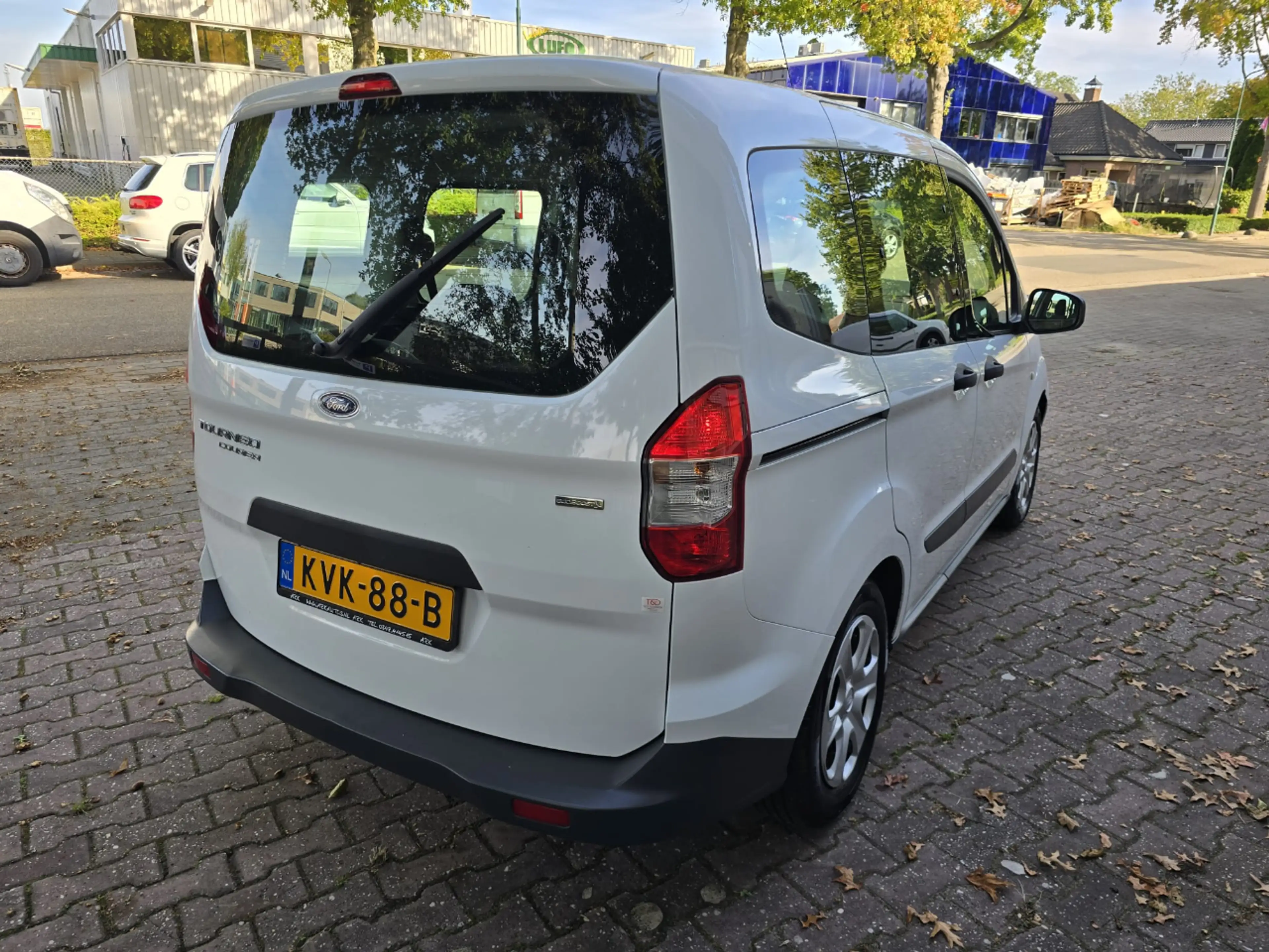 Ford Tourneo Courier — photo 9