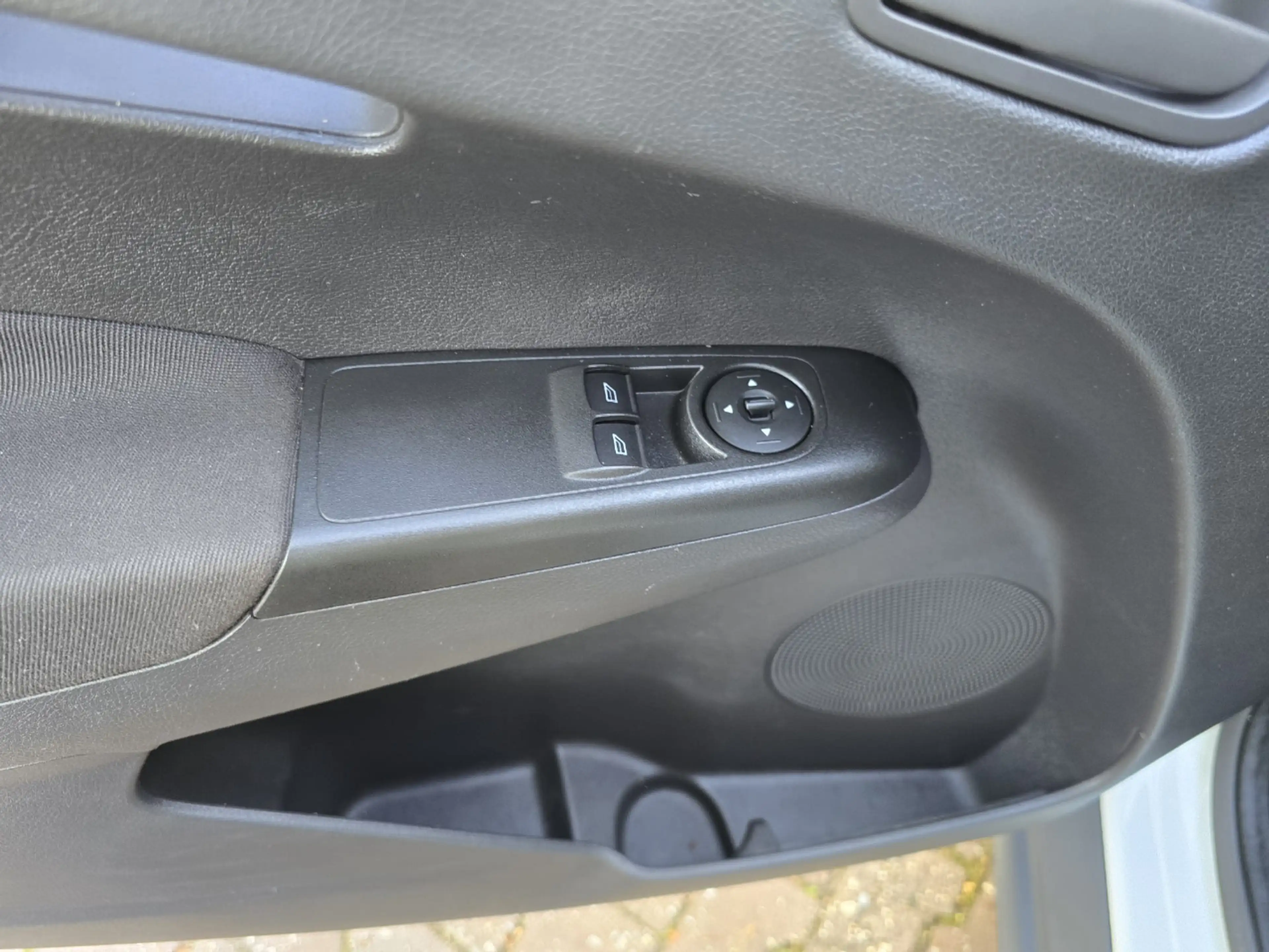 Ford Tourneo Courier — photo 14