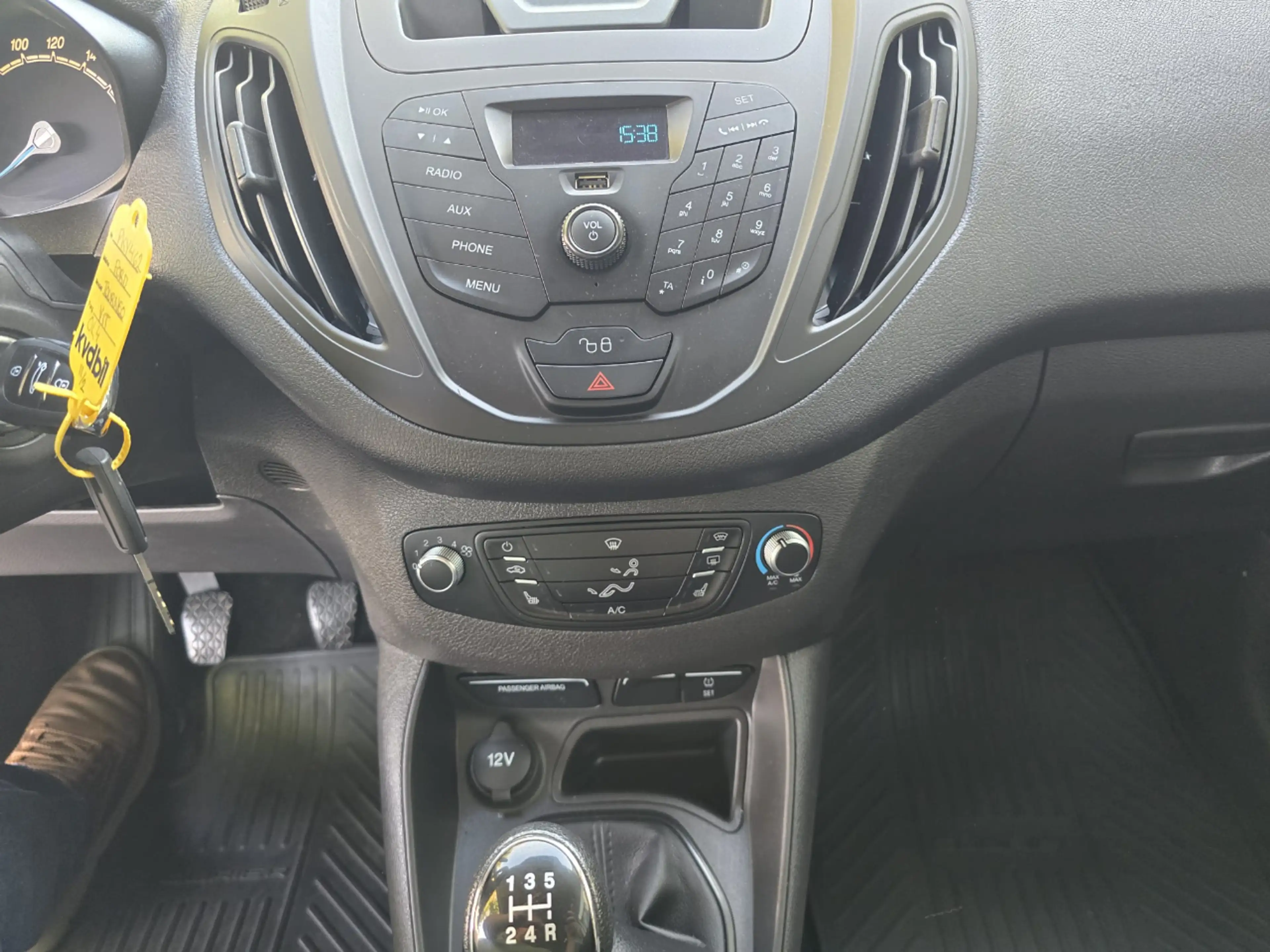Ford Tourneo Courier — photo 12