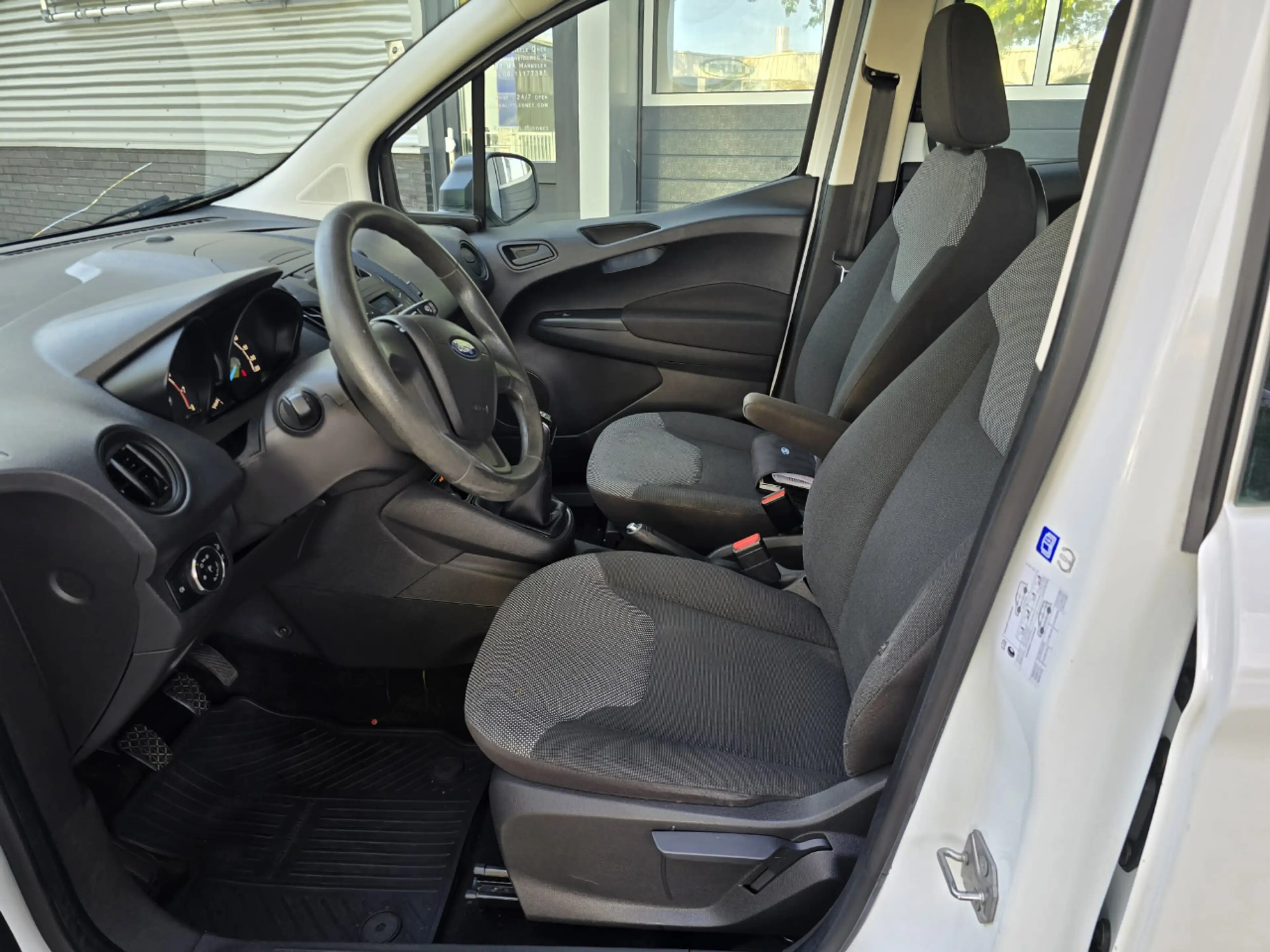 Ford Tourneo Courier — photo 2
