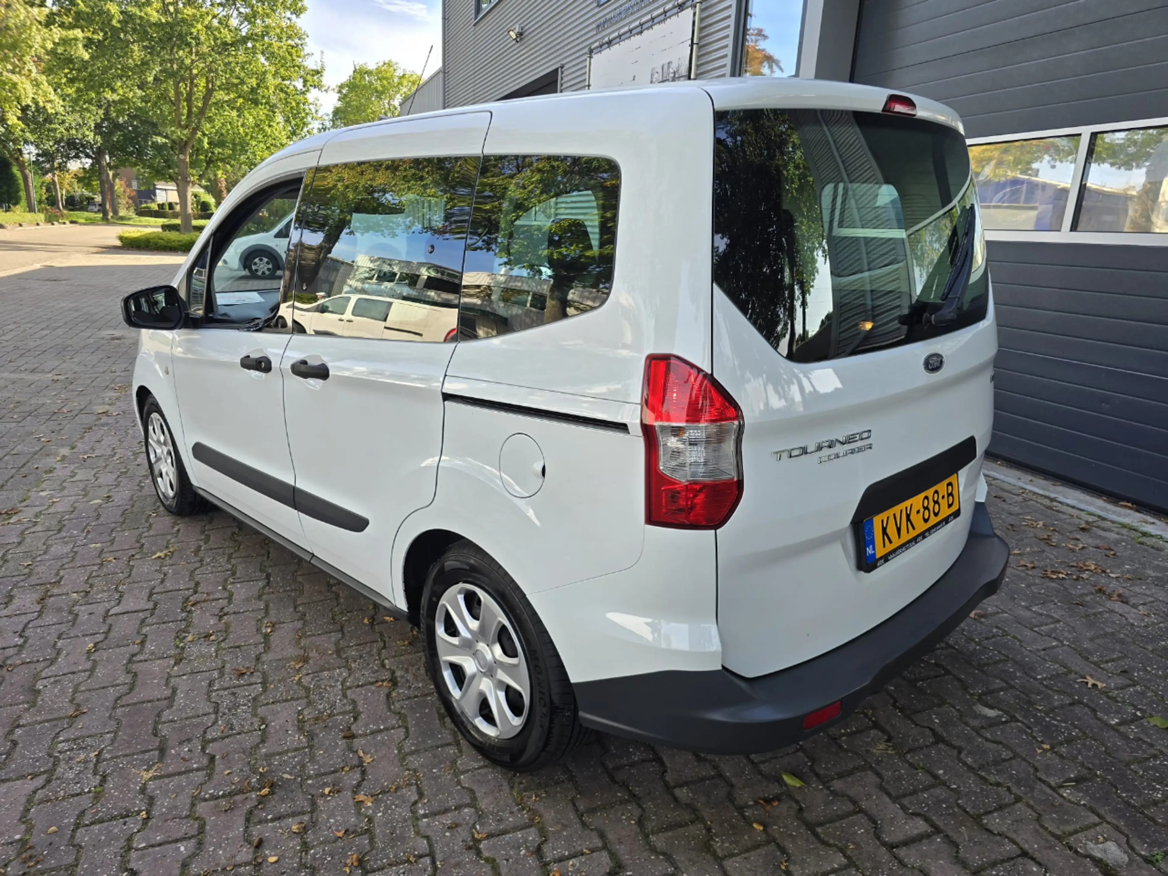 Ford Tourneo Courier — photo 11