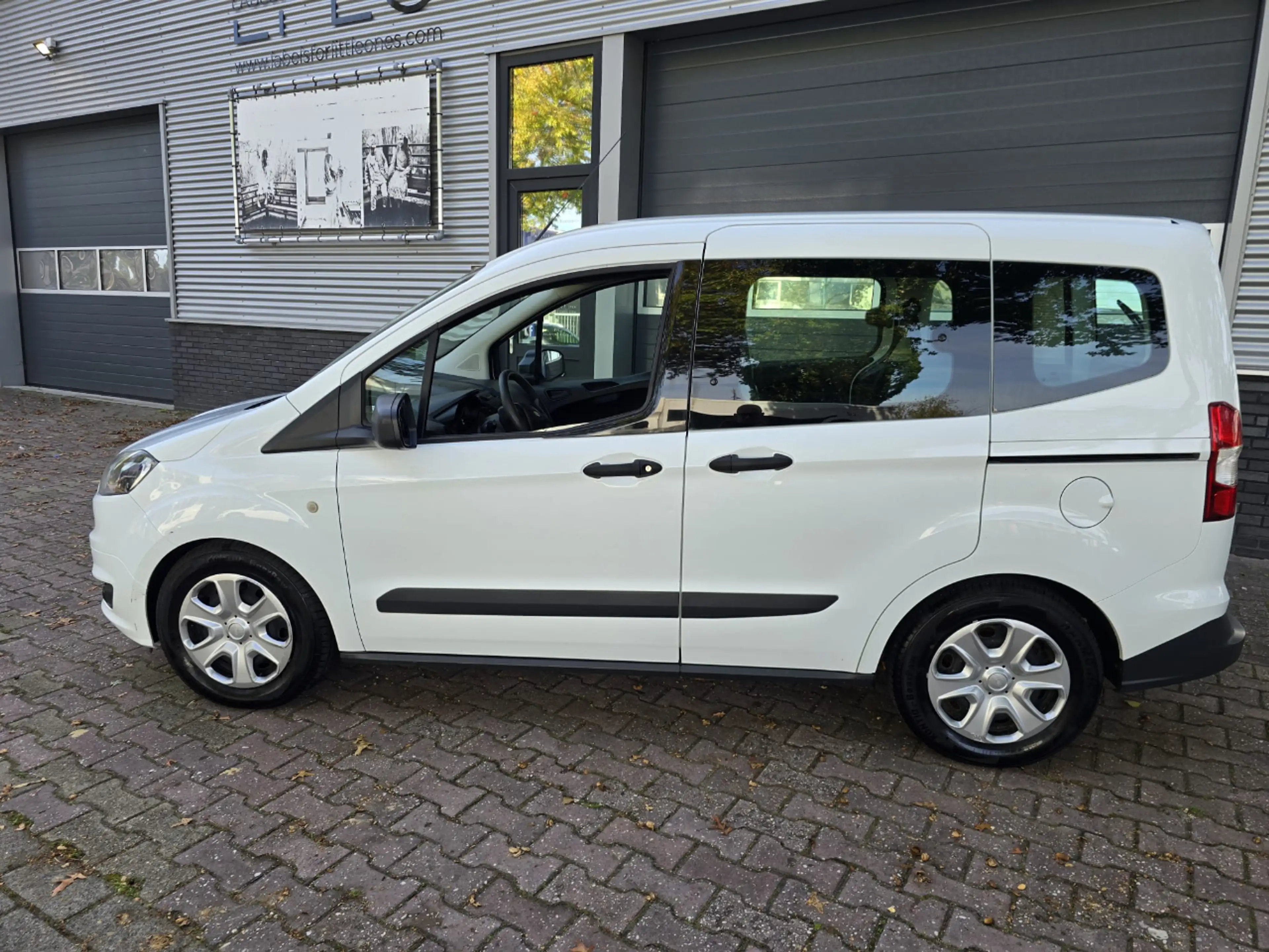 Ford Tourneo Courier — photo 5