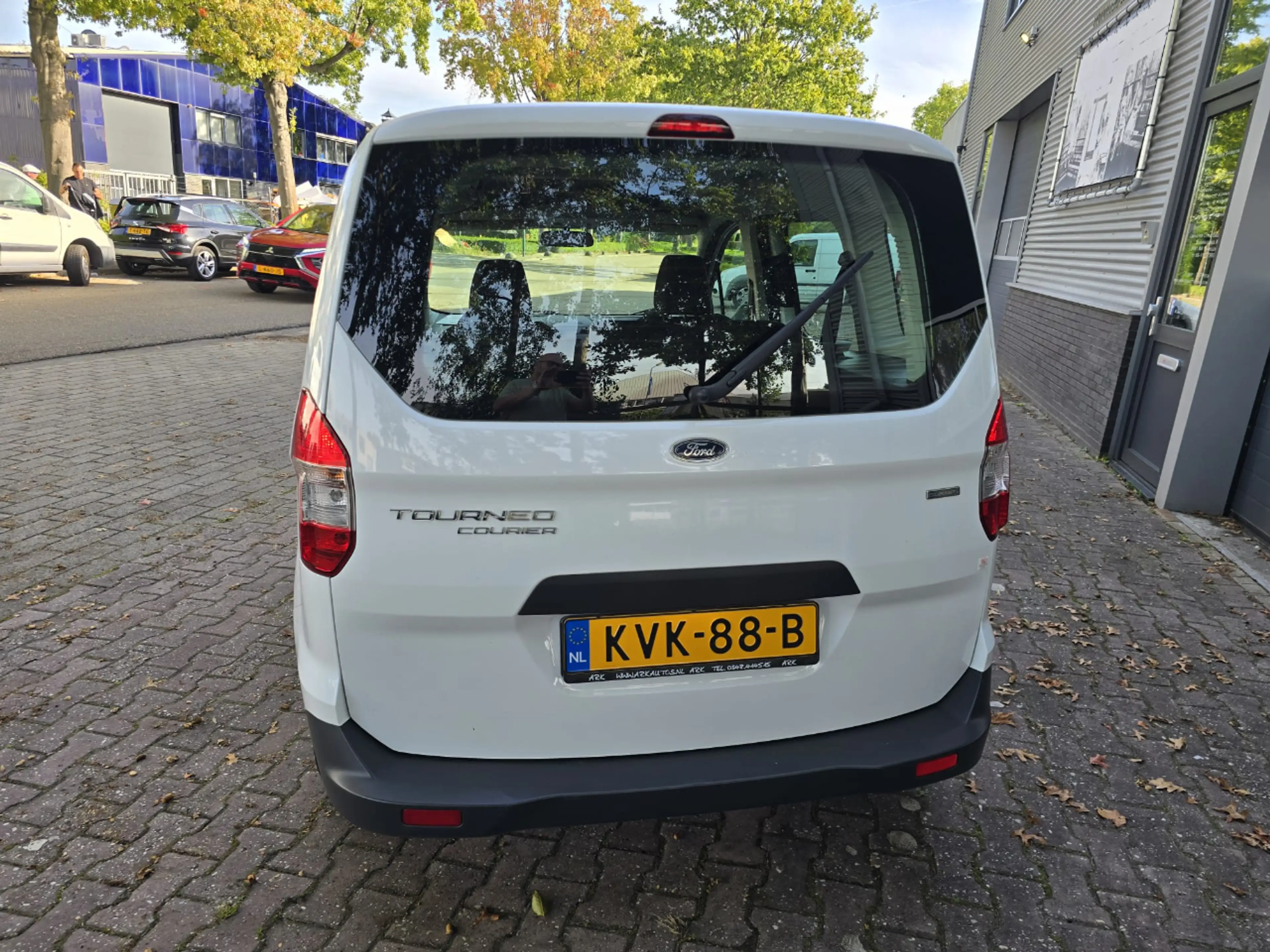 Ford Tourneo Courier — photo 10