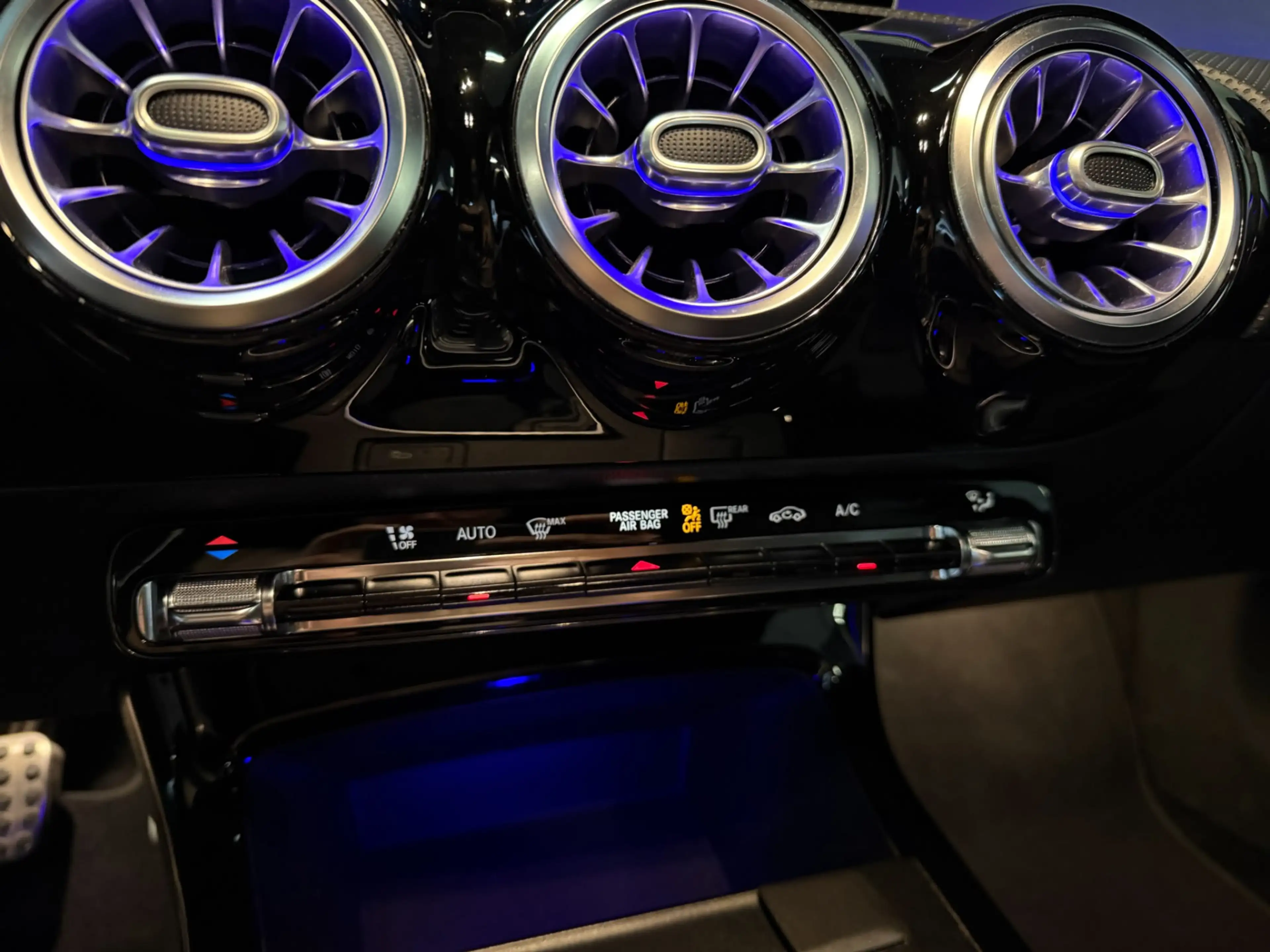 Mercedes-Benz CLA 220 AMG STYLING-TREKHAAK-SFEERVERLICHTING-MULTISPAAKS- — photo 25