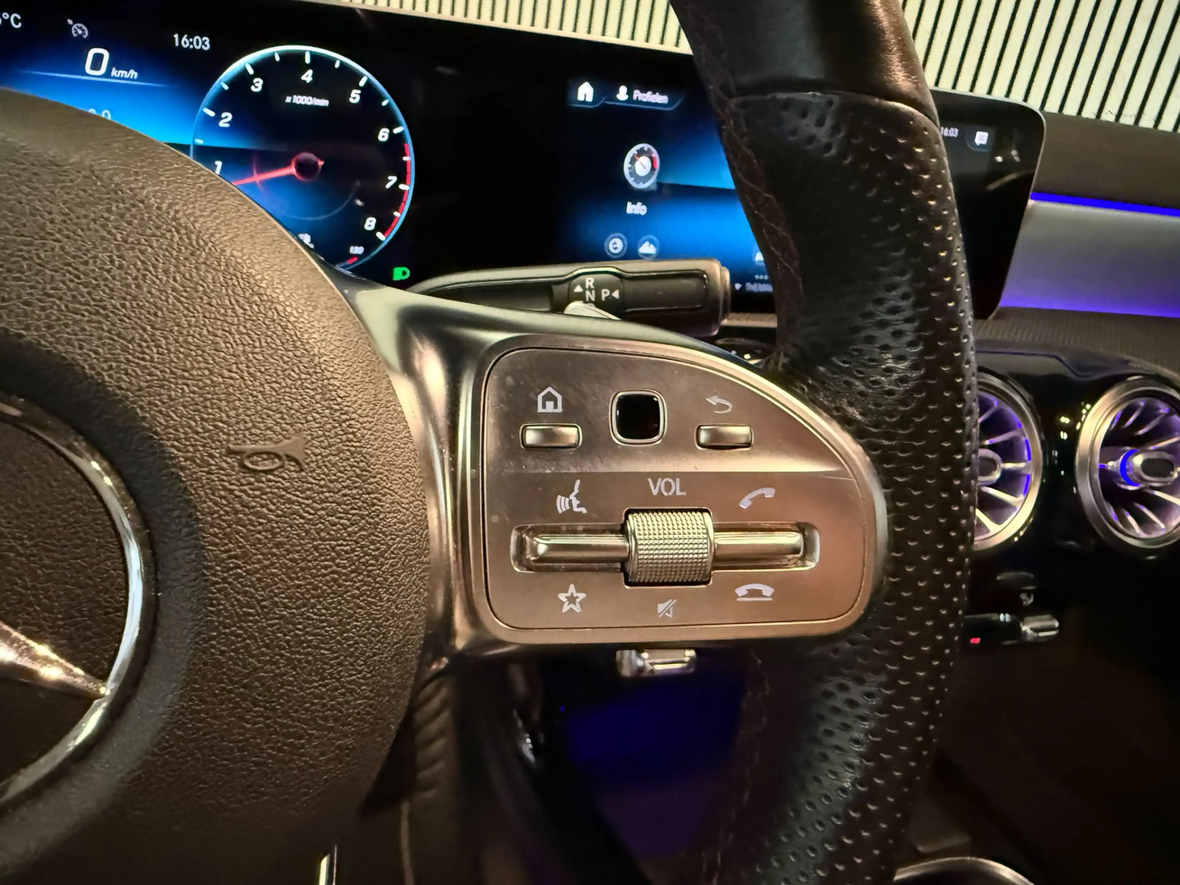 Mercedes-Benz CLA 220 AMG STYLING-TREKHAAK-SFEERVERLICHTING-MULTISPAAKS- — photo 17