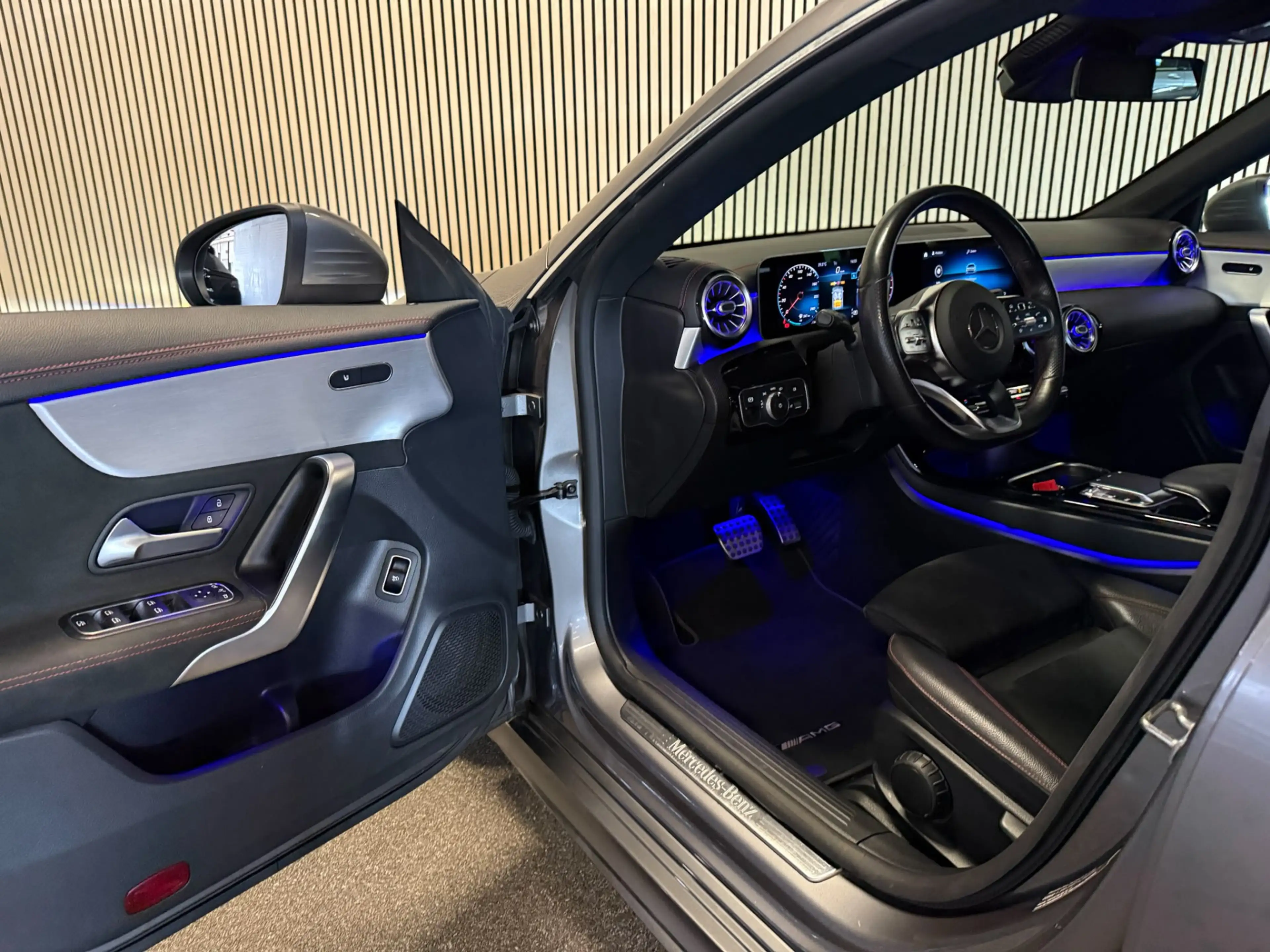 Mercedes-Benz CLA 220 AMG STYLING-TREKHAAK-SFEERVERLICHTING-MULTISPAAKS- — photo 11