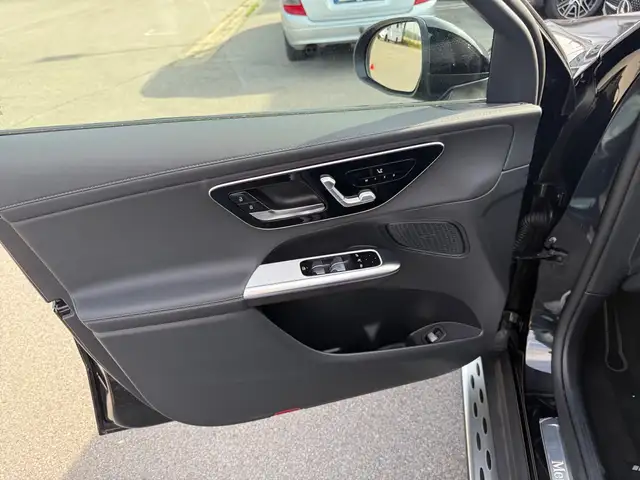 Mercedes-Benz GLC view 14