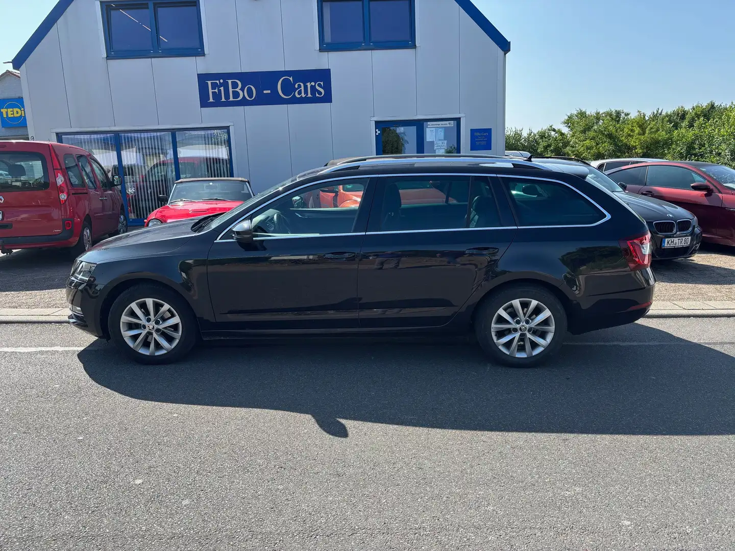 Skoda Octavia Style Combi 2.0 TDI DSG Navi Teilleder AHK Zwart - 1