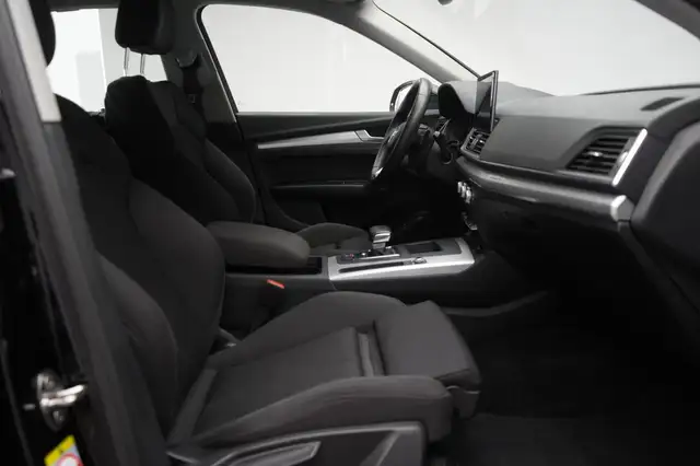 Audi Q5 view 18