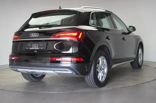 Audi Q5 view 4