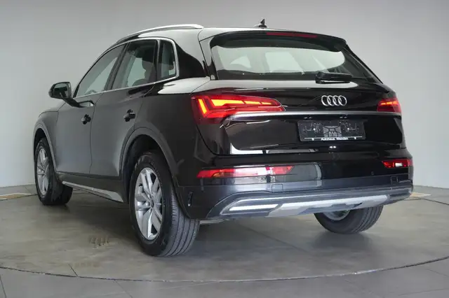 Audi Q5 view 5