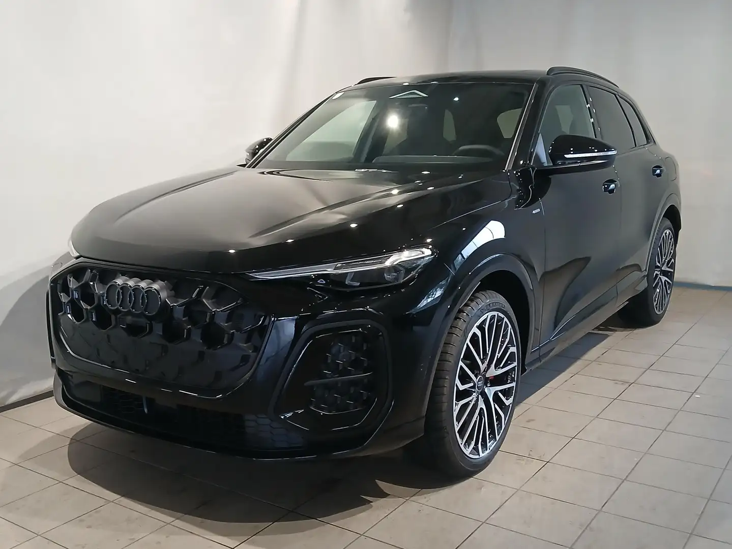 Audi Q5 2.0 e-hybrid quattro s-line Schwarz - 1