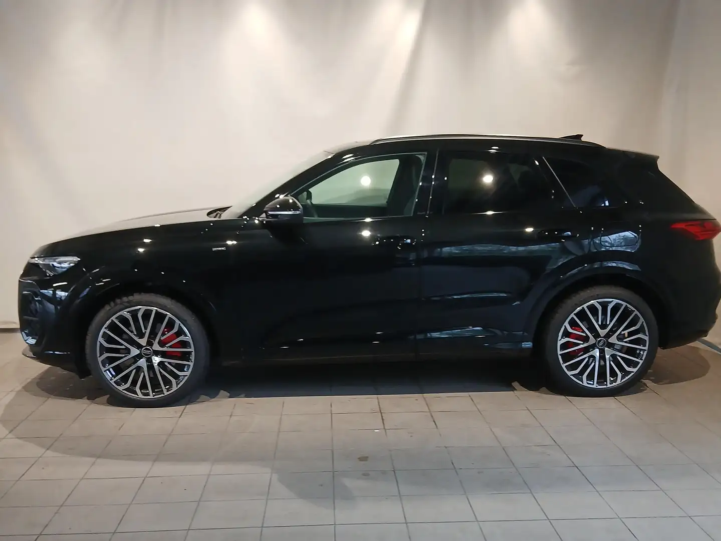 Audi Q5 2.0 e-hybrid quattro s-line Schwarz - 2
