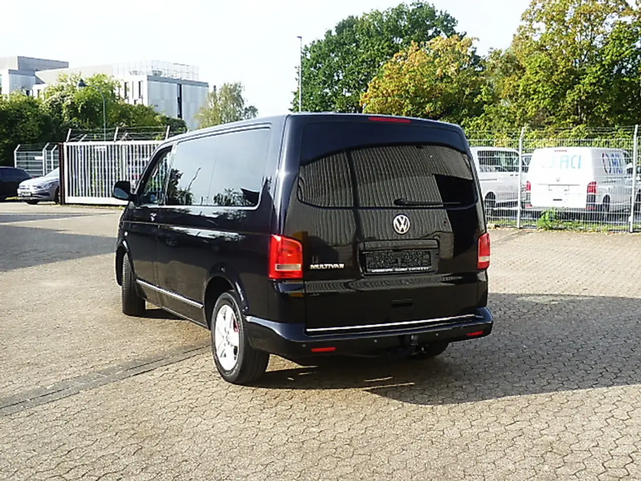 VOLKSWAGEN T5.1 MULTIVAN 2.0 TDI 179CH - TEAM - BVA - 7 PLACES - CAMÉRA DE RECUL - ATTELAGE FIXE - HISTORIQUE ENTRETIEN COMPLET