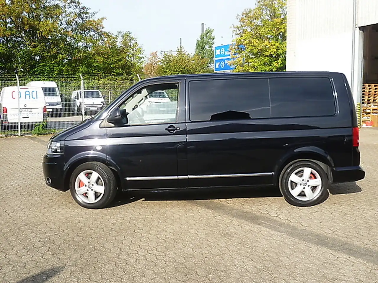 VOLKSWAGEN T5.1 MULTIVAN 2.0 TDI 179CH - TEAM - BVA - 7 PLACES - CAMÉRA DE RECUL - ATTELAGE FIXE - HISTORIQUE ENTRETIEN COMPLET