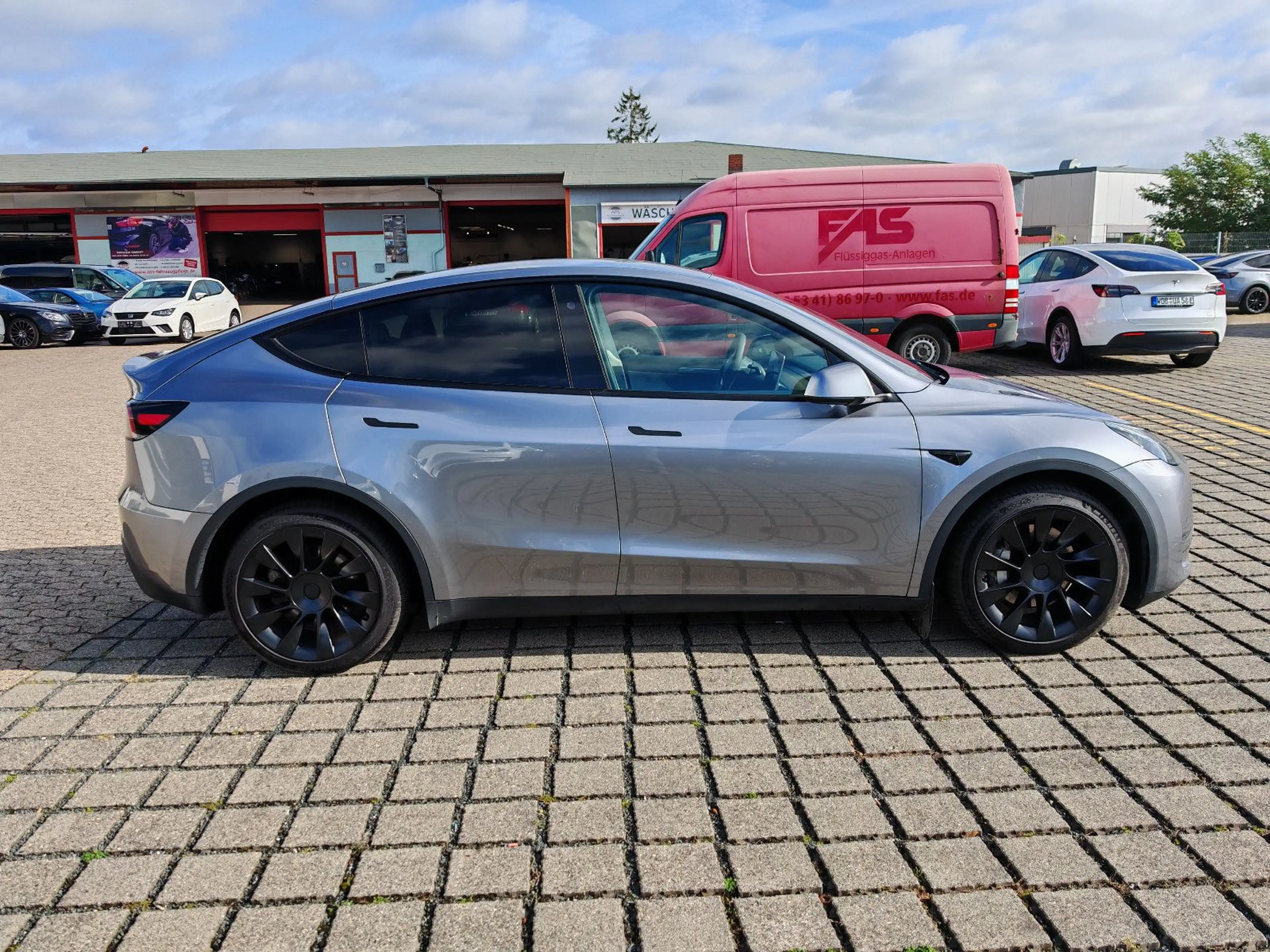 Tesla Model Y LongRange AWD | EAP | AHK | SoH 92,6% — photo 10