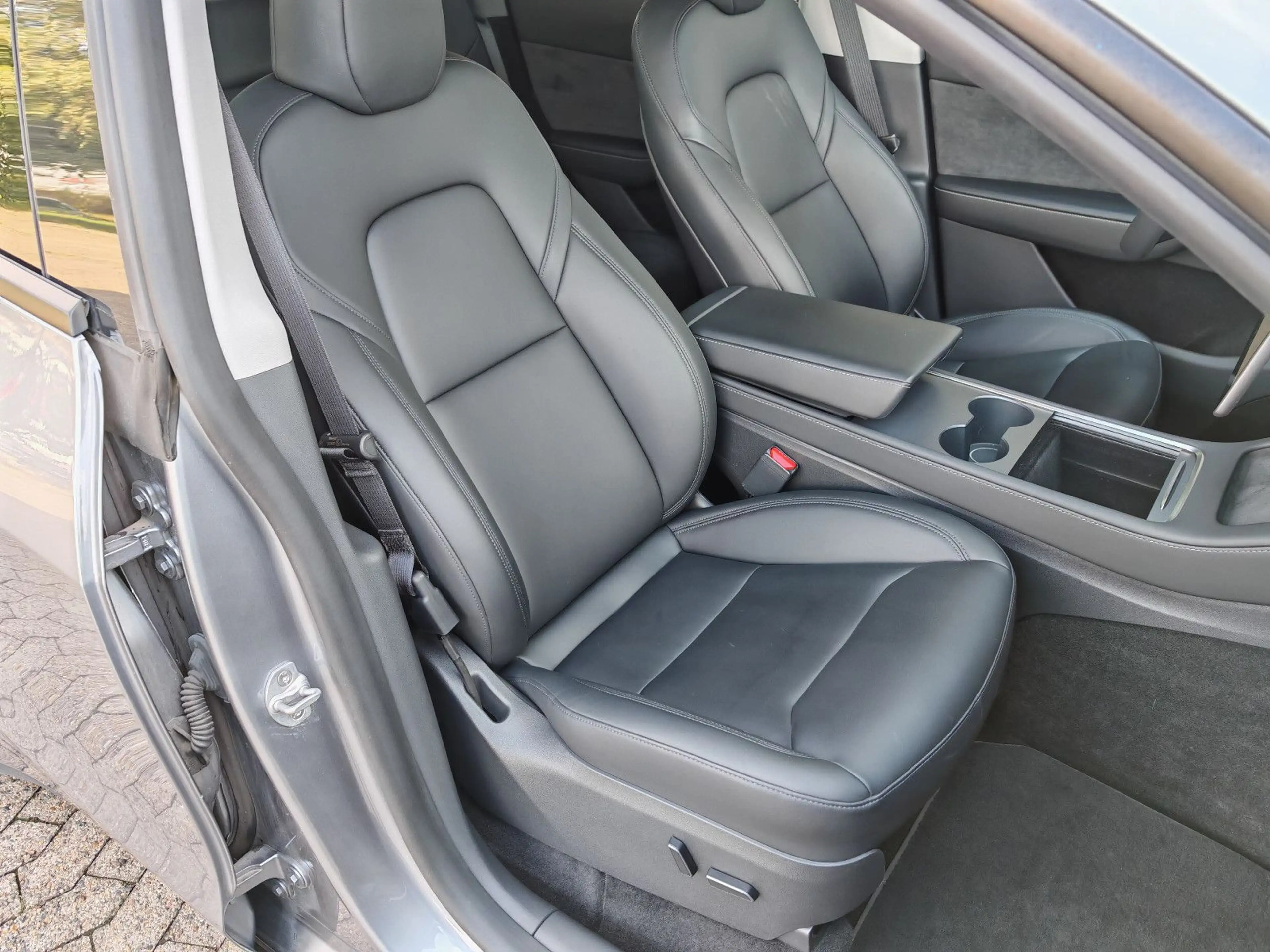 Tesla Model Y LongRange AWD | EAP | AHK | SoH 92,6% — photo 6