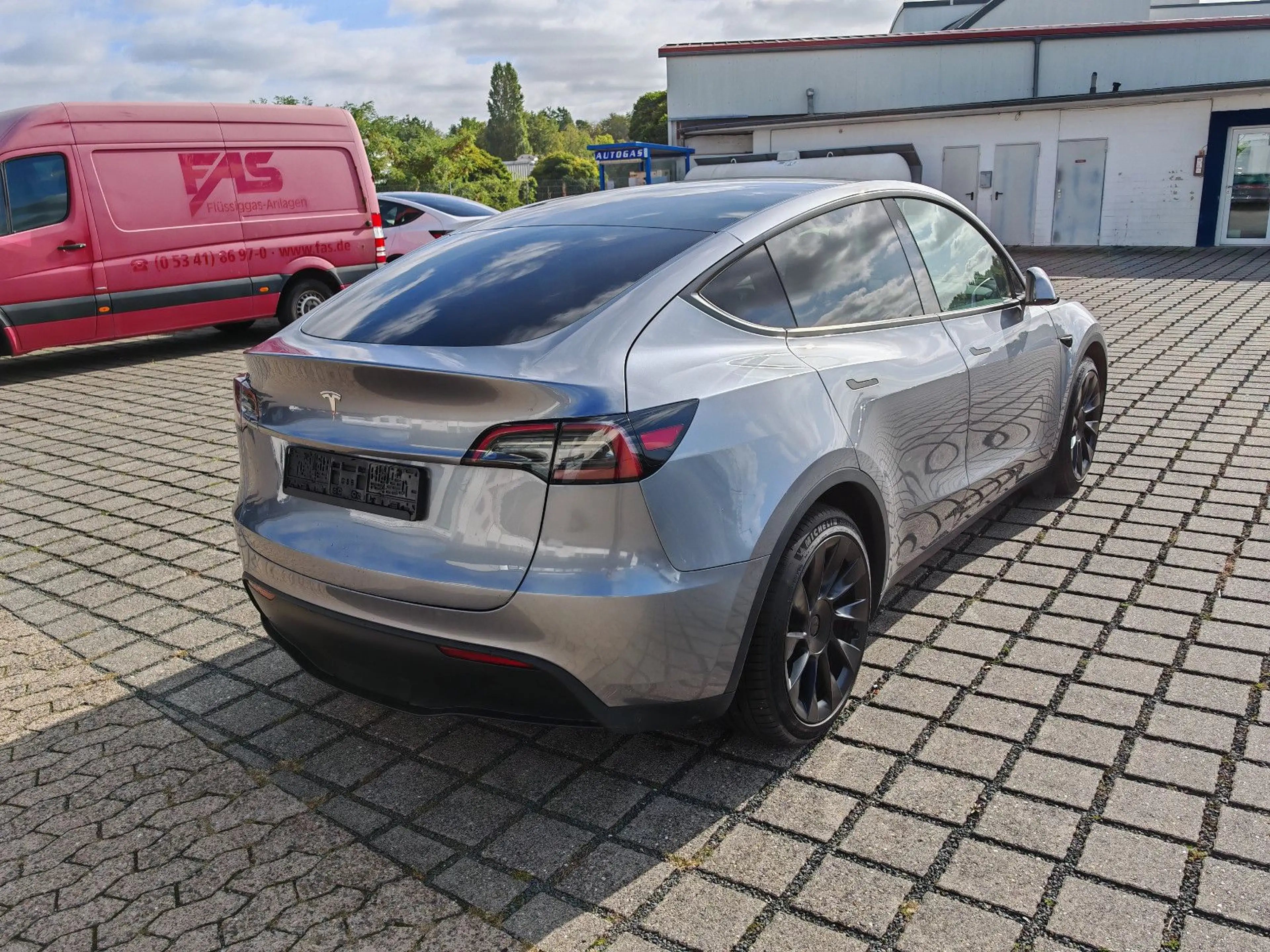 Tesla Model Y LongRange AWD | EAP | AHK | SoH 92,6% — photo 11