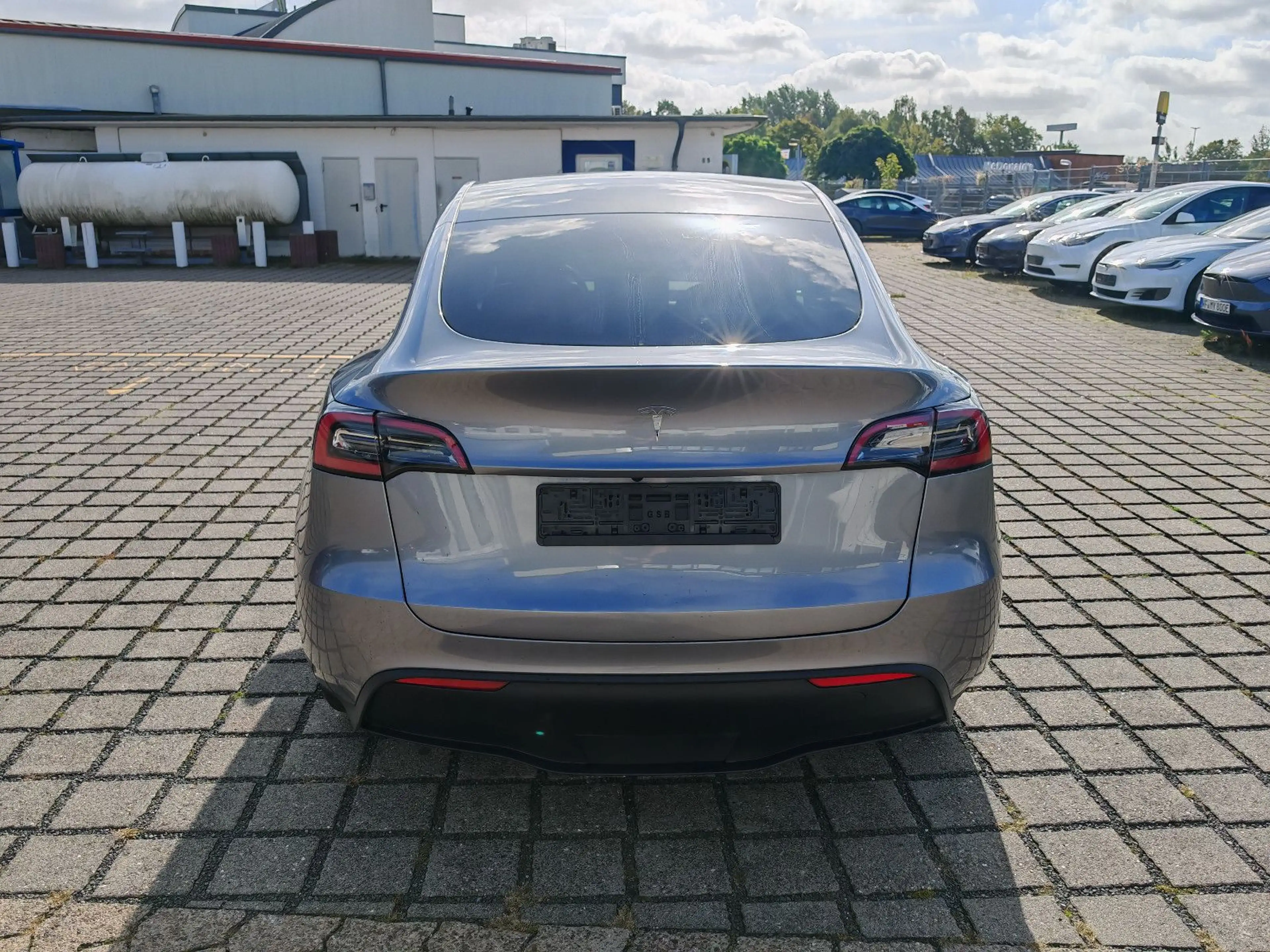Tesla Model Y LongRange AWD | EAP | AHK | SoH 92,6% — photo 12