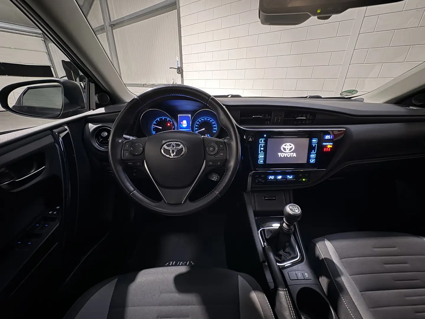 Toyota Auris 1.2T Dynamic, Luxe uitvoering, Dealer onderhouden, Noir - 2