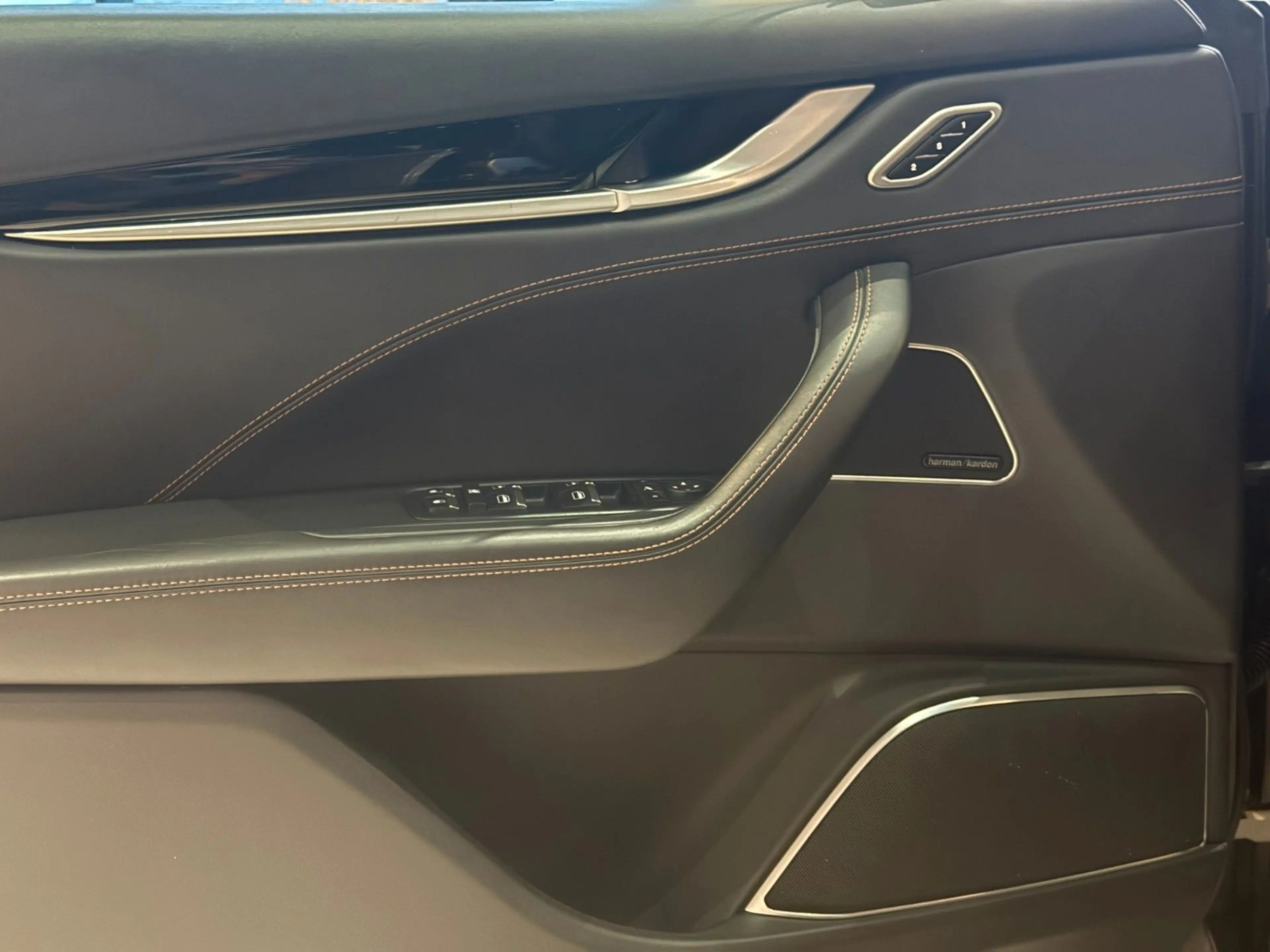 Maserati Levante GranLusso SoftClose/H&K/360°/Memory/PANO — photo 13