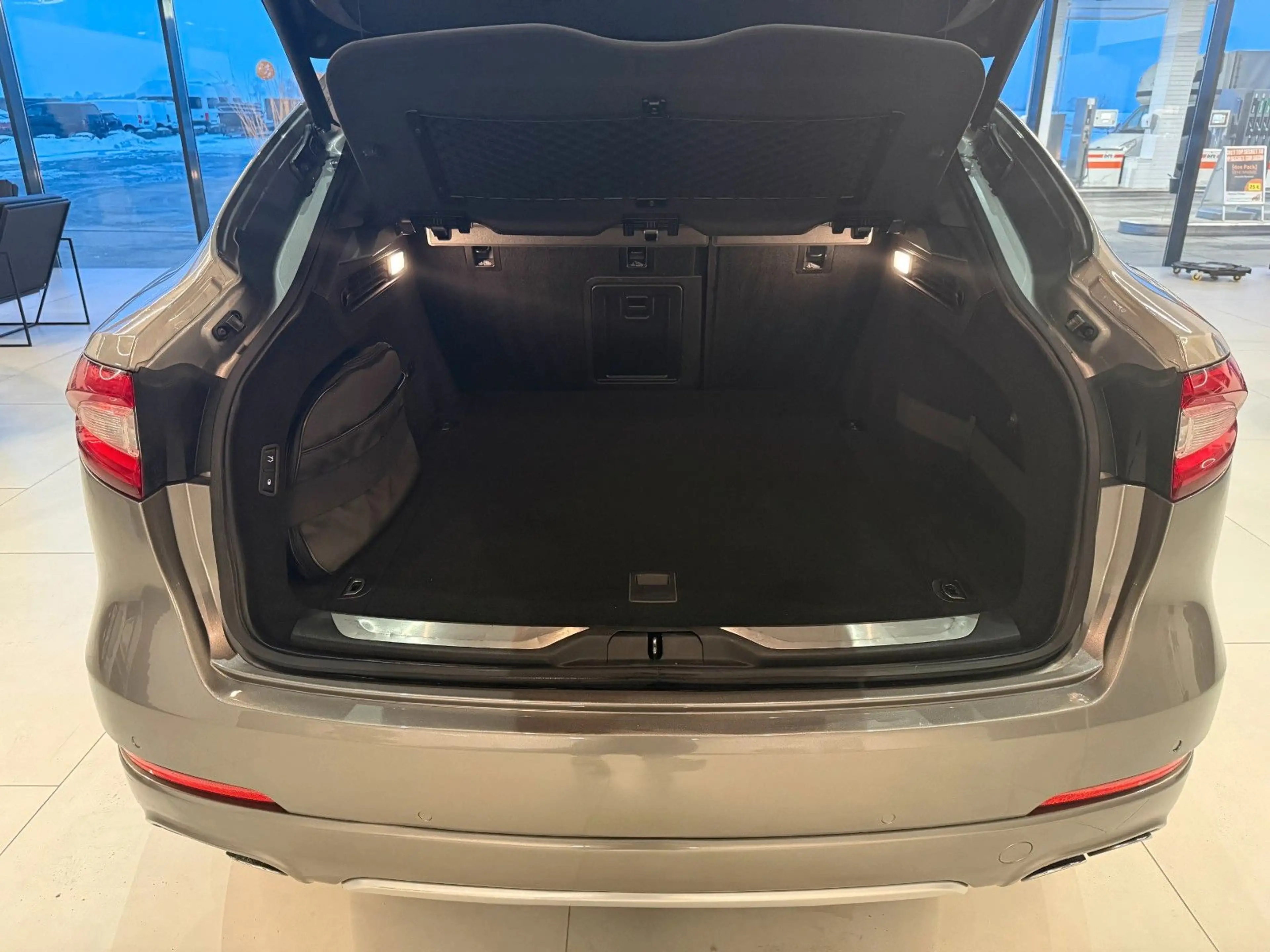 Maserati Levante GranLusso SoftClose/H&K/360°/Memory/PANO — photo 5