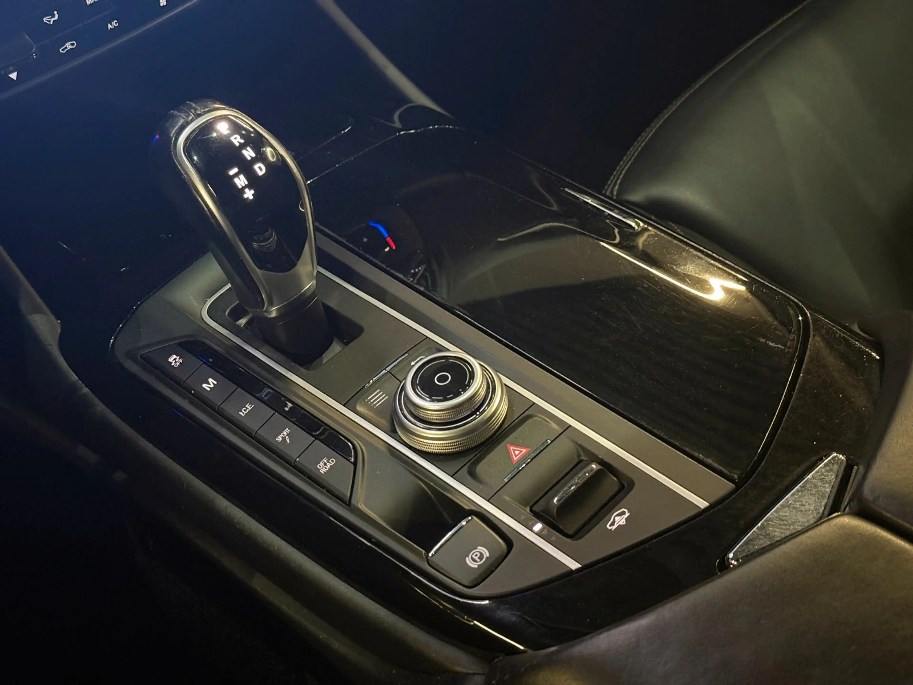 Maserati Levante GranLusso SoftClose/H&K/360°/Memory/PANO — photo 7