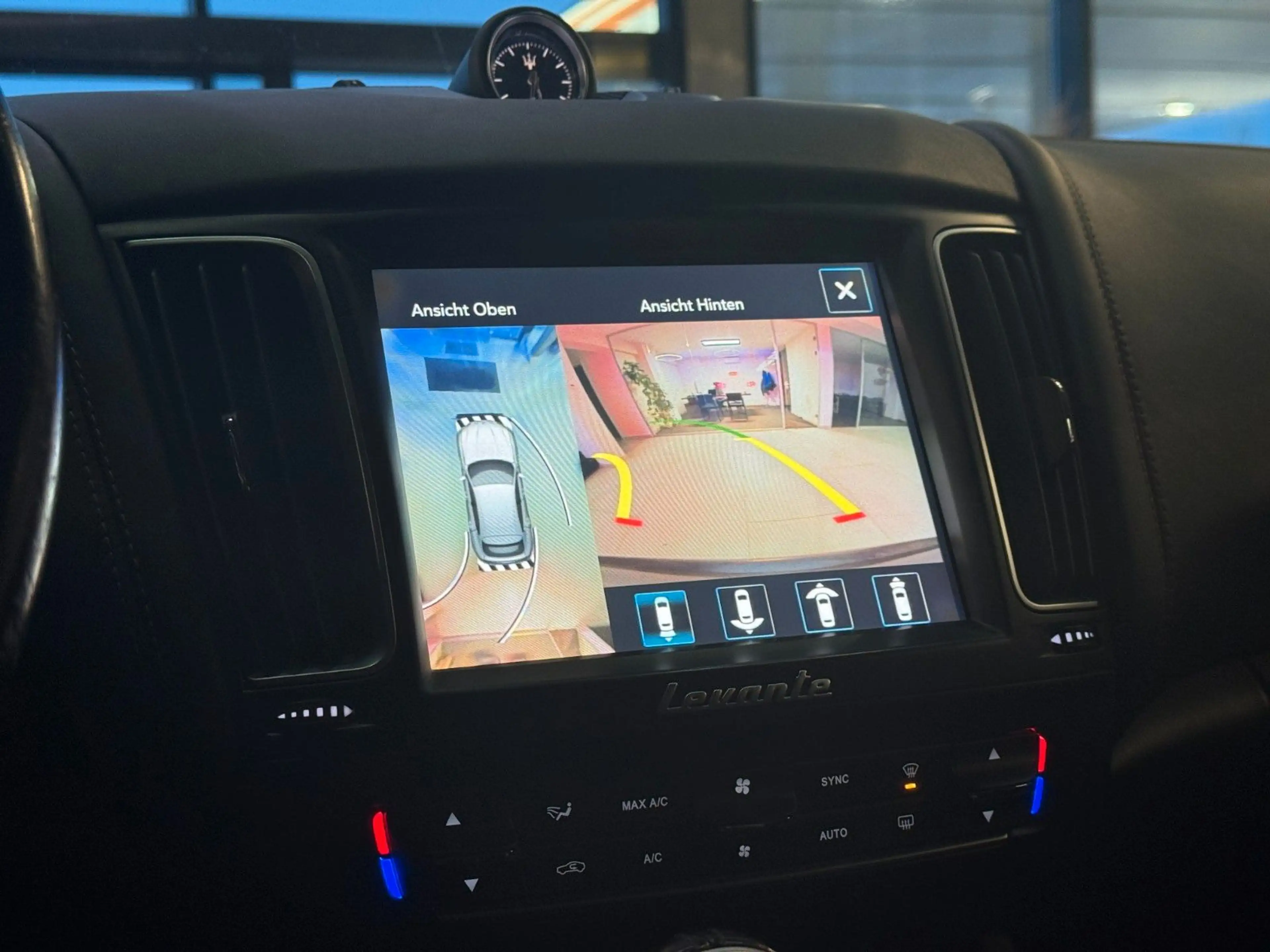 Maserati Levante GranLusso SoftClose/H&K/360°/Memory/PANO — photo 6