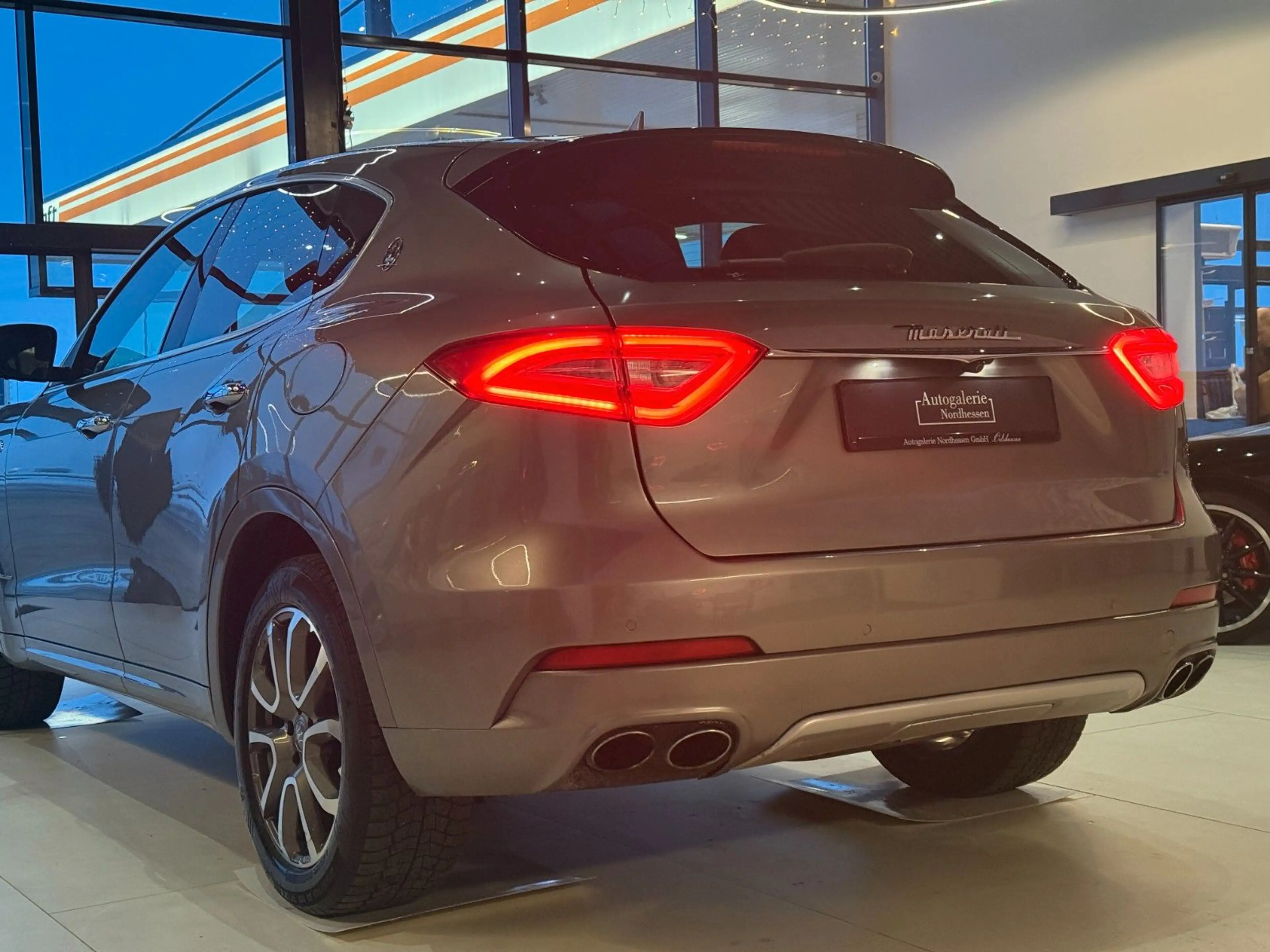 Maserati Levante GranLusso SoftClose/H&K/360°/Memory/PANO — photo 4