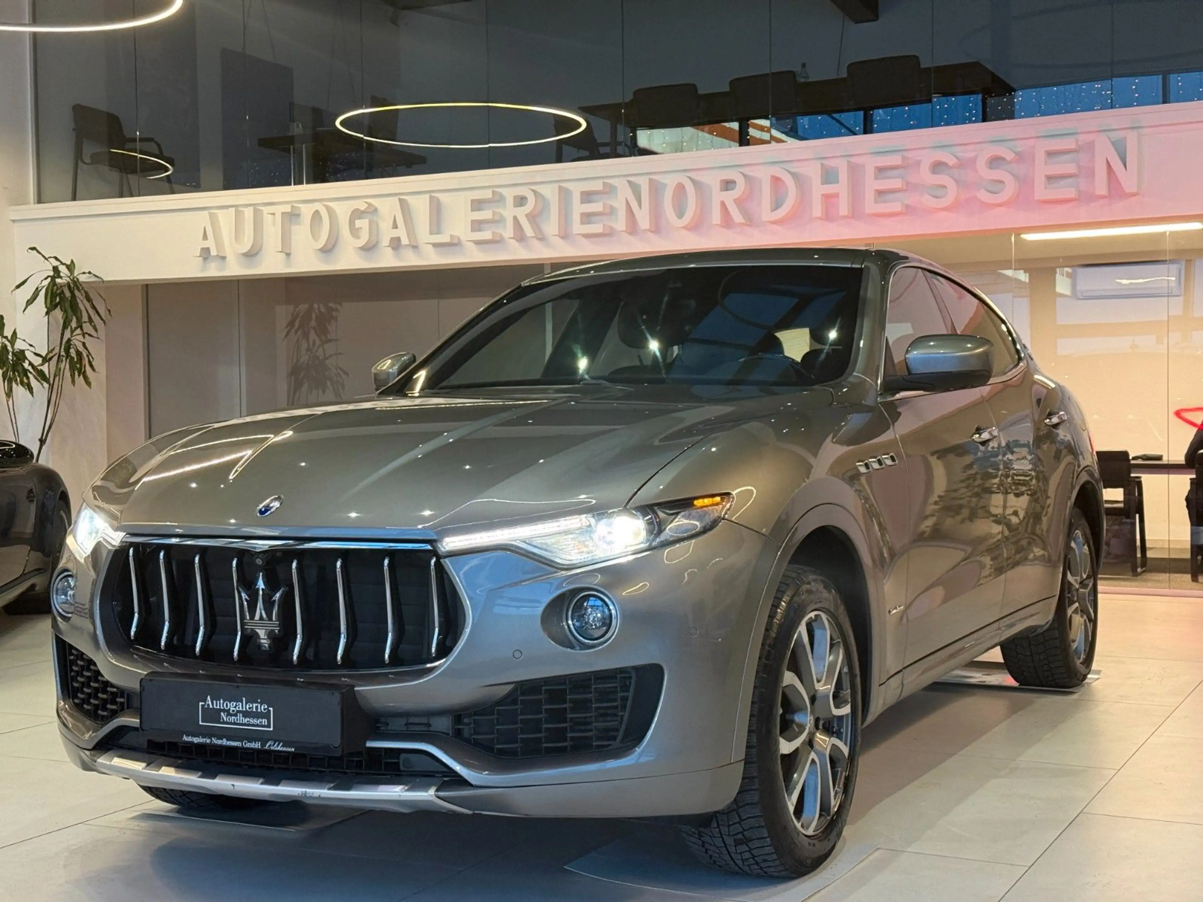 Maserati Levante GranLusso SoftClose/H&K/360°/Memory/PANO — photo 3