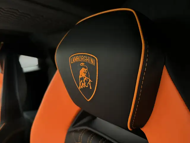 Lamborghini Revuelto view 10