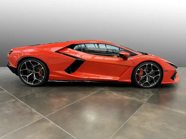 Lamborghini Revuelto view 2