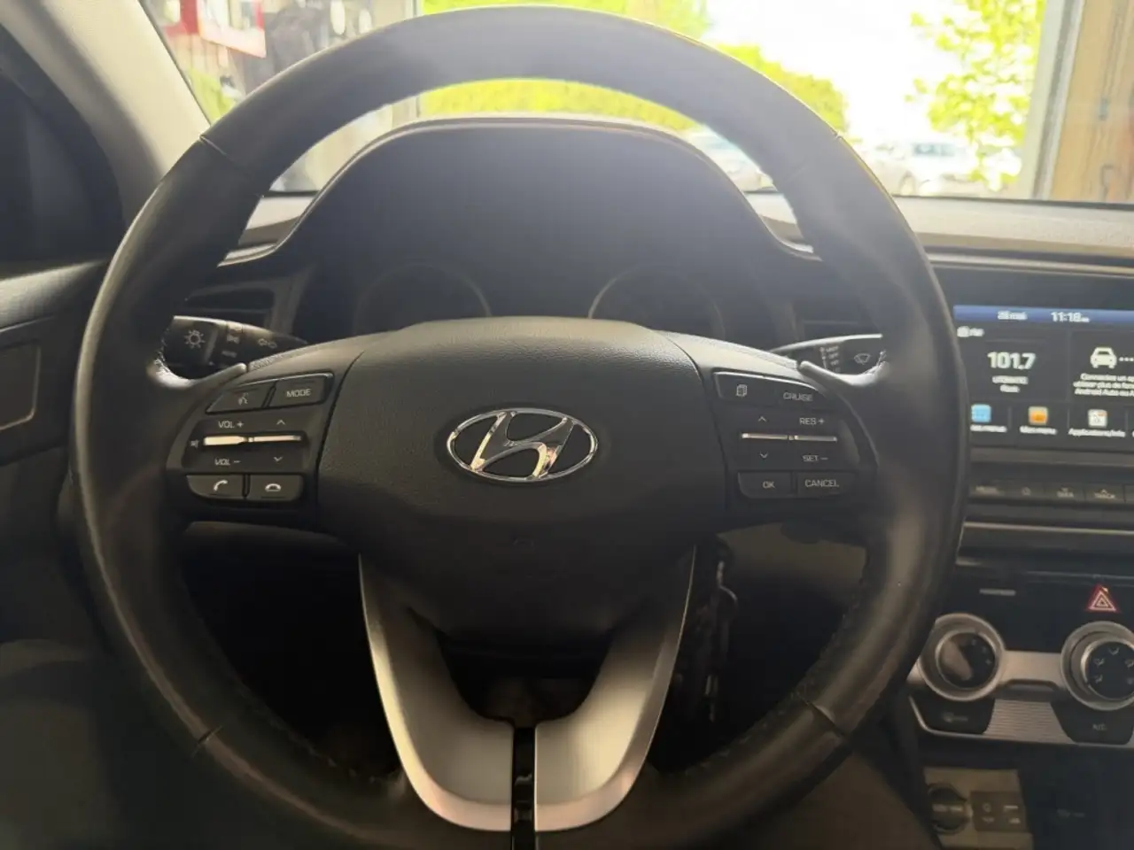 Hyundai ELANTRA снимка Hyundai ELANTRA