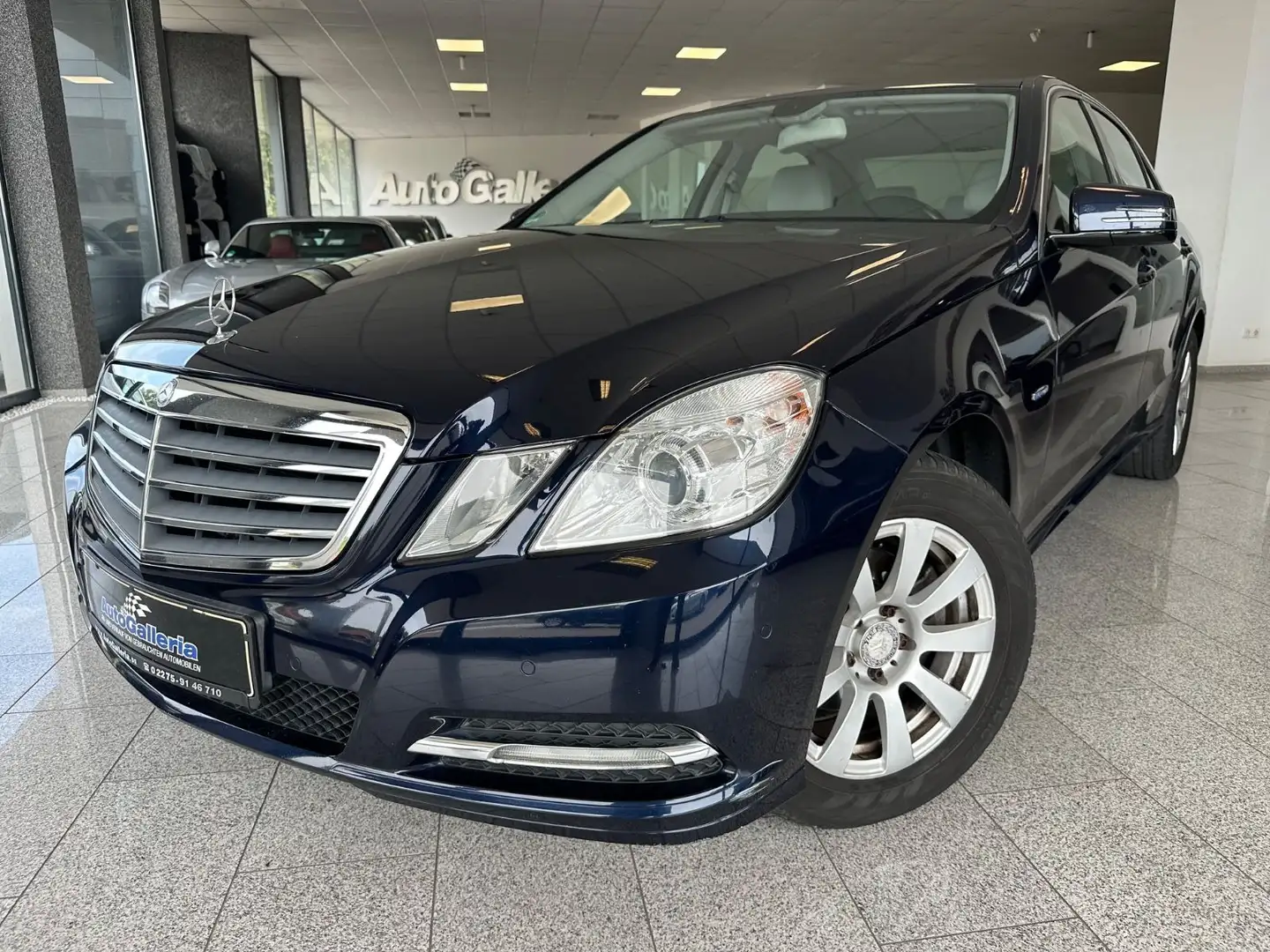Mercedes-Benz E 220 Lim. CDI BlueEfficiency Automatik Klimaaut Bleu - 1