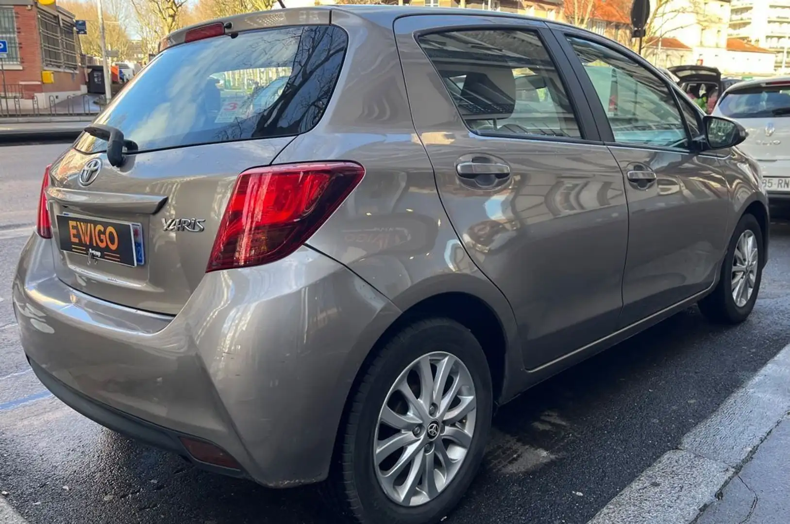 Toyota Yaris 1.0 vvti 70 dynamic Beige - 2