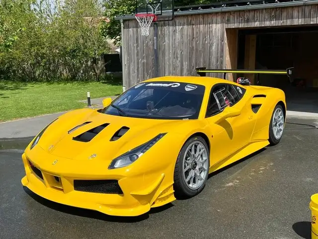 Ferrari 488 488 CHALLENGE